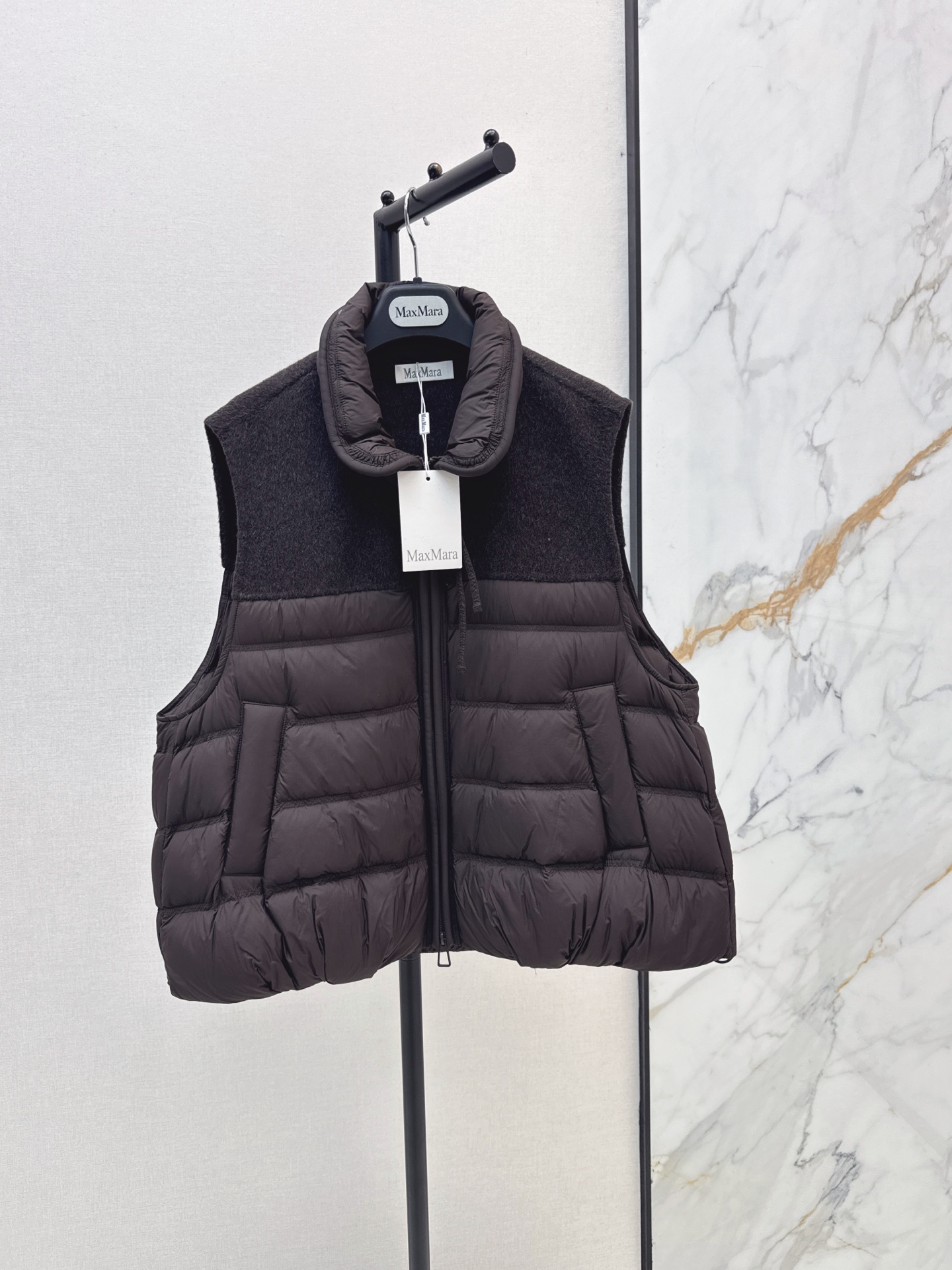 Max 26fw knit contract down vest