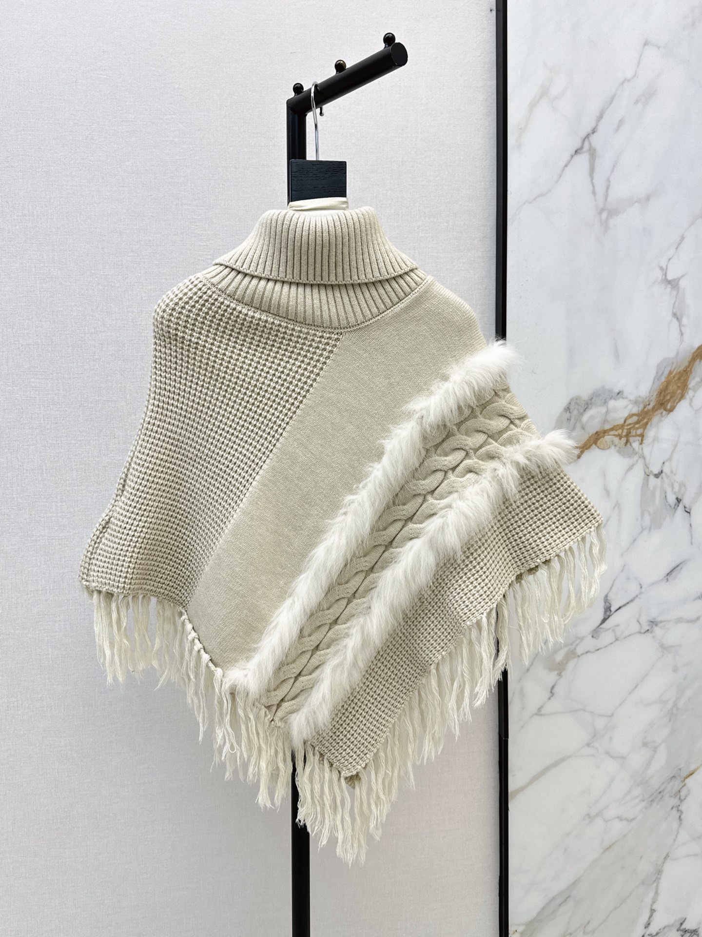 Fen 26fw fur-trim cape jacket
