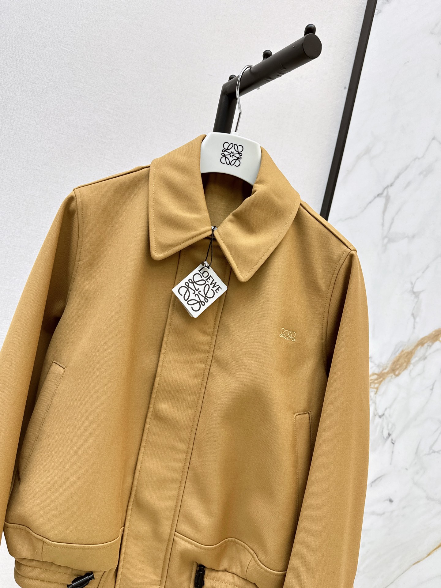 Loe 26fw zip-up jacket with drawstring hem