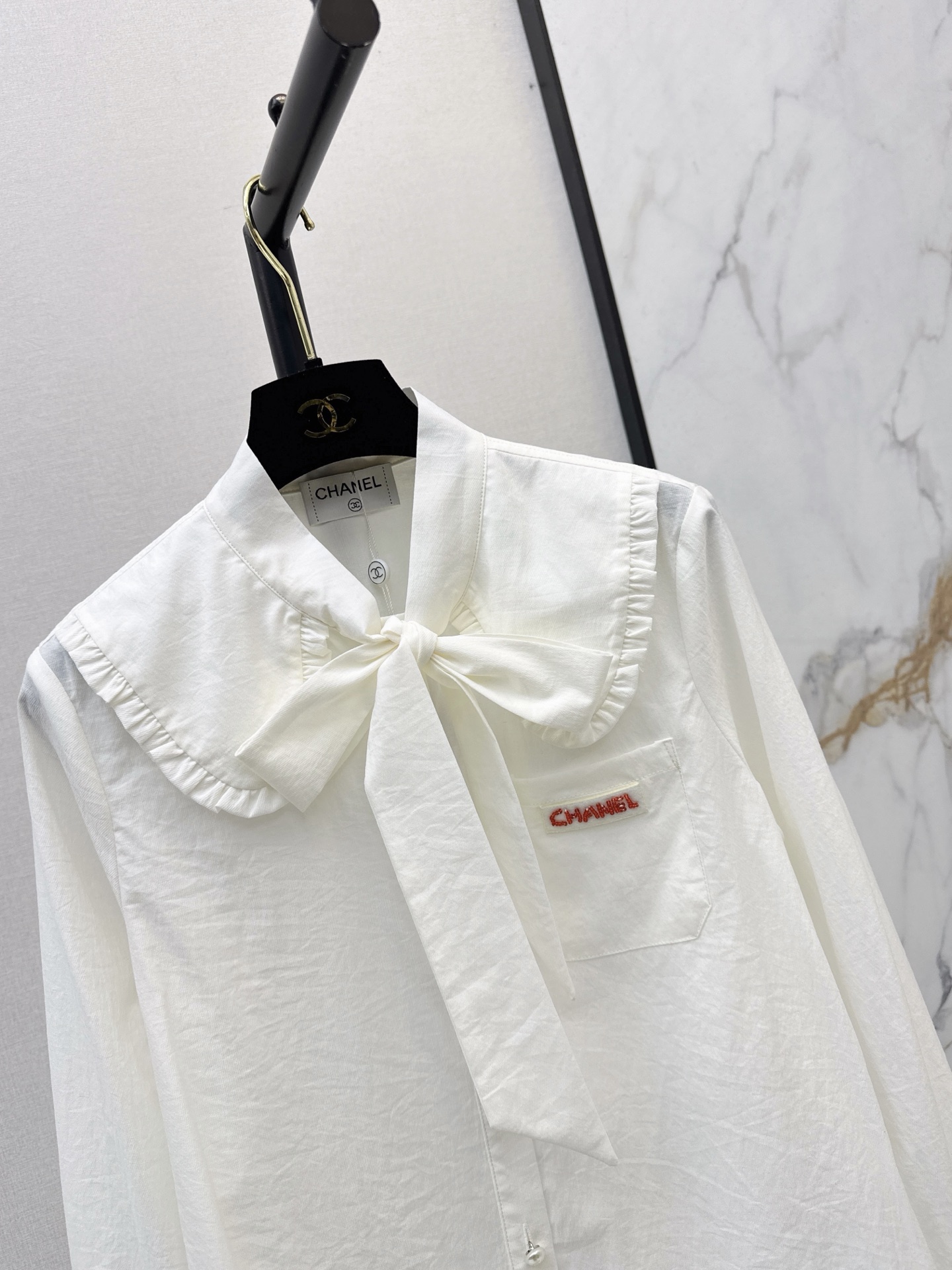 Chan 26fw ruffle ribbon shirt