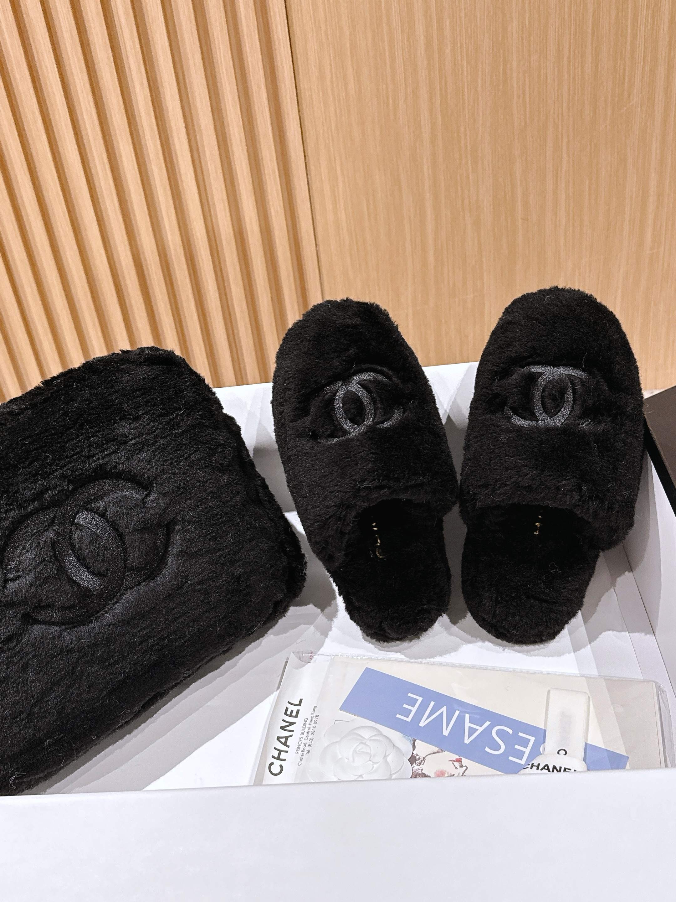 Chan 25fw fluffy slippers