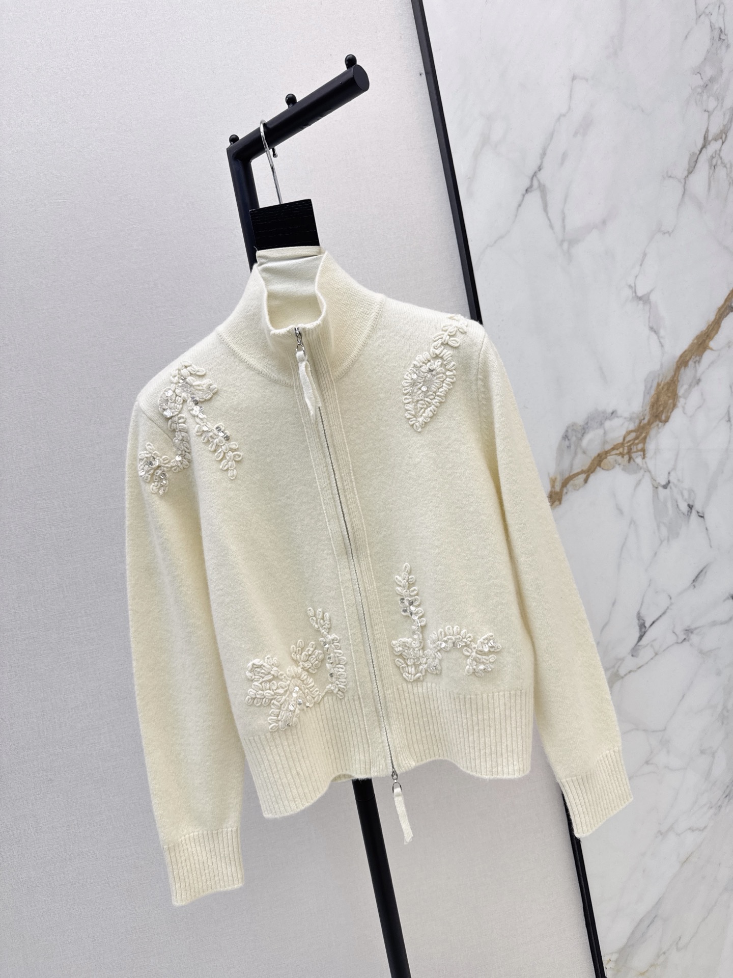 Brun 26fw embroidery zipper cardigan