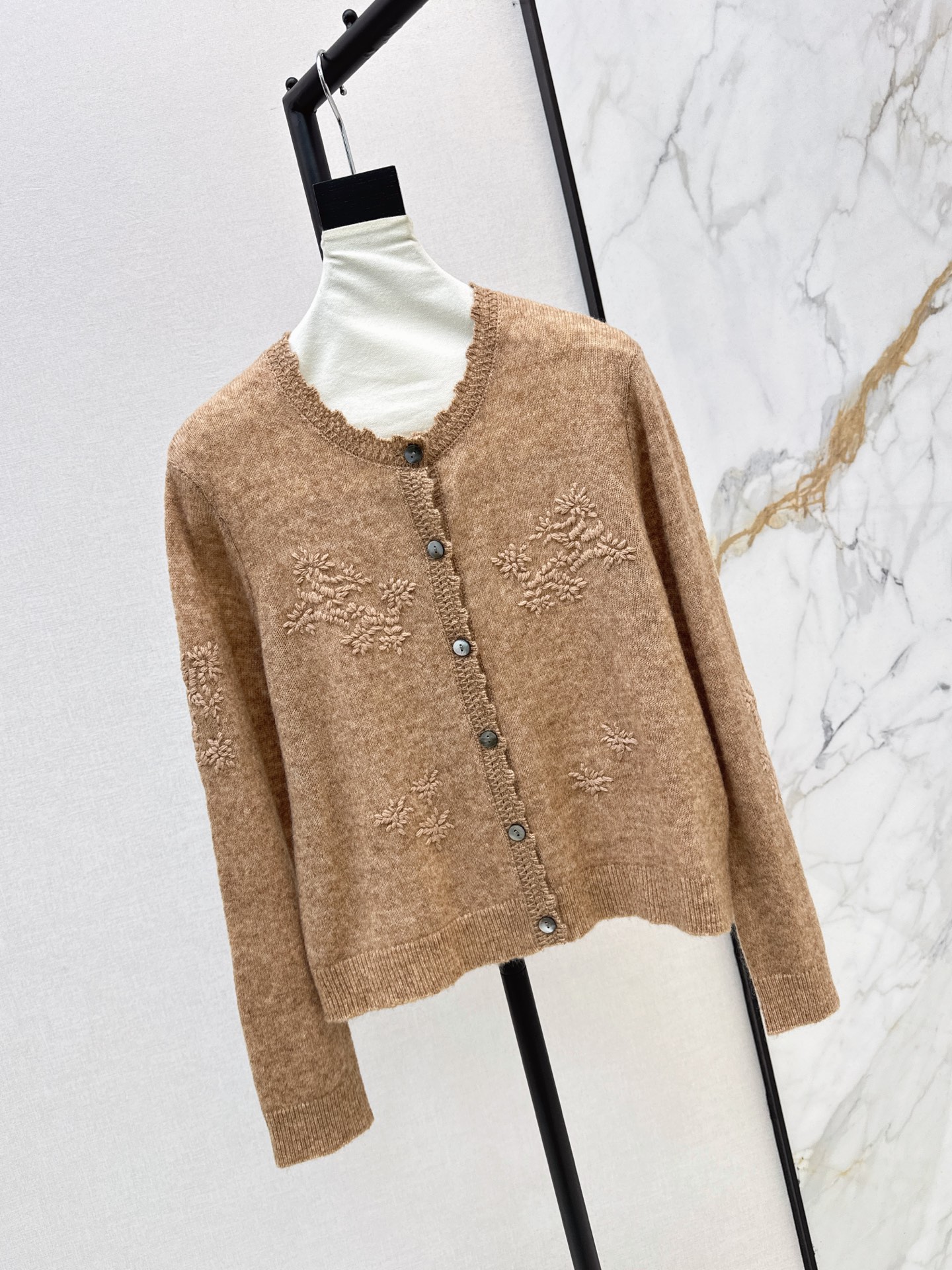 ES 26fw embroidery knit cardigan