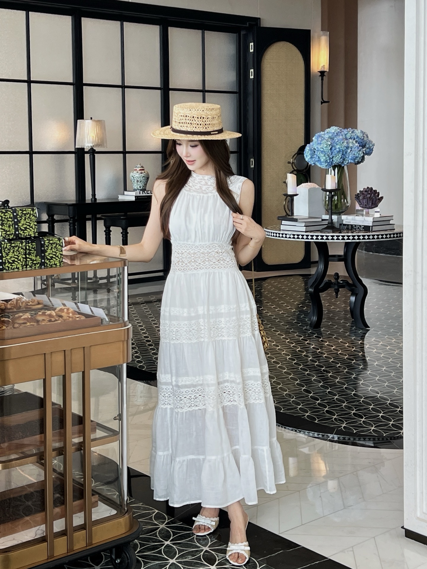 ES 26ss sleeveless lace trim dress