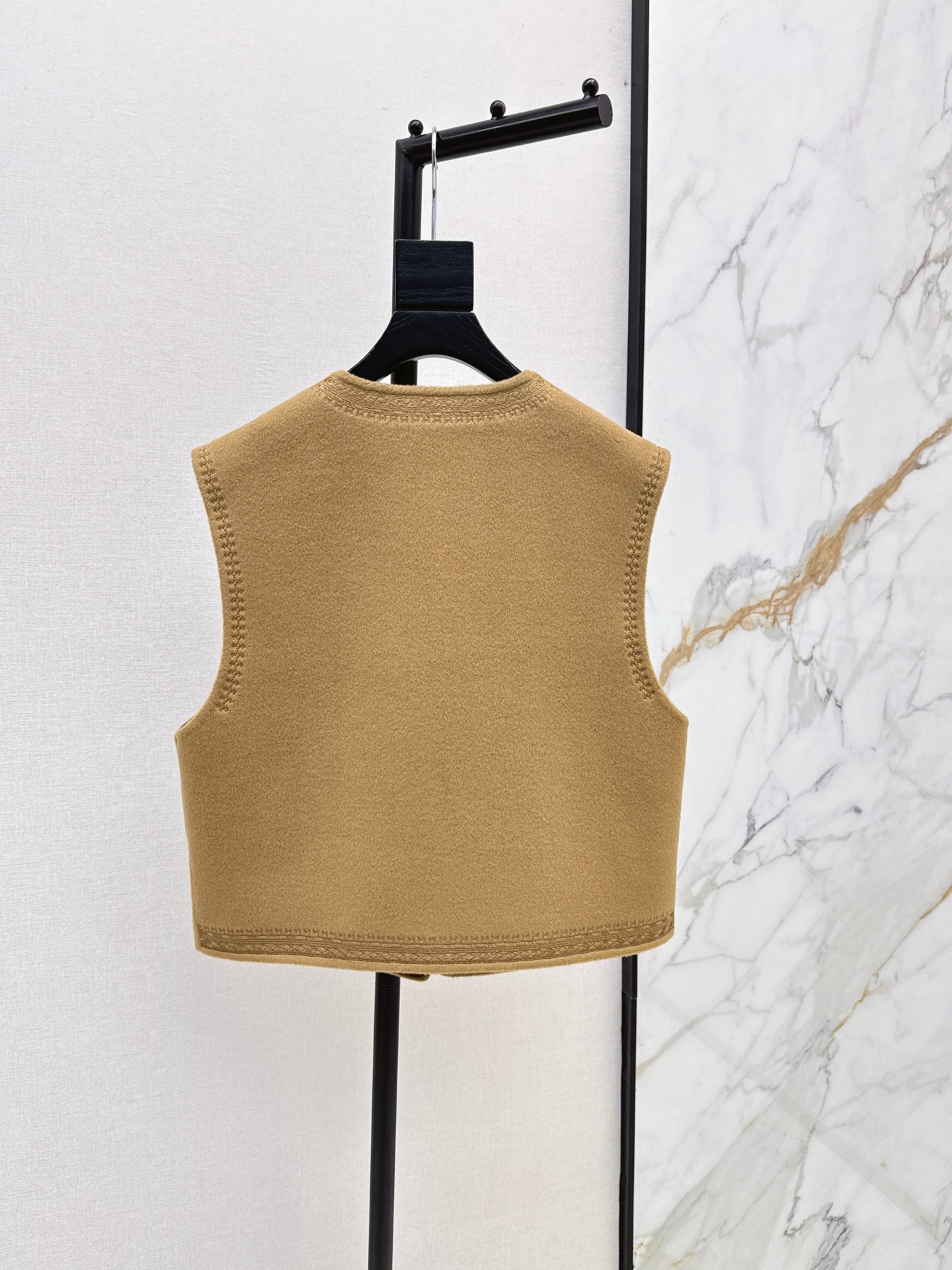 Her 26fw embroidery woolen vest