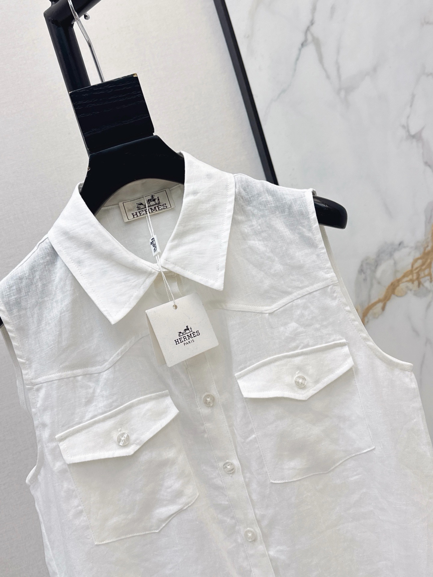 Her 26ss sleeveless linen shirt