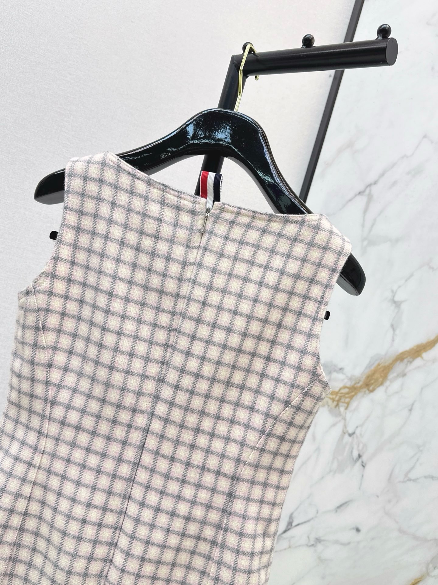 Thom 26fw sleeveless tweed dress