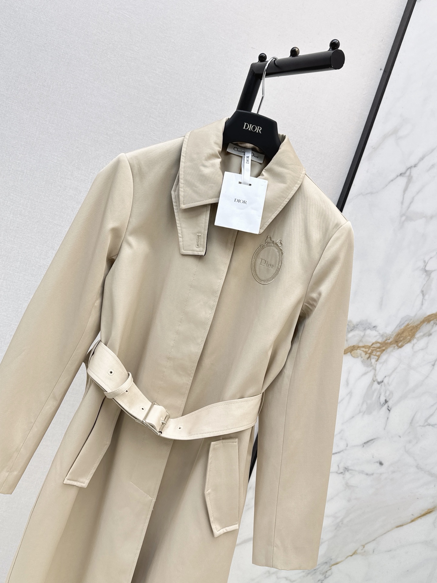 CD 26fw embroidery trench coats
