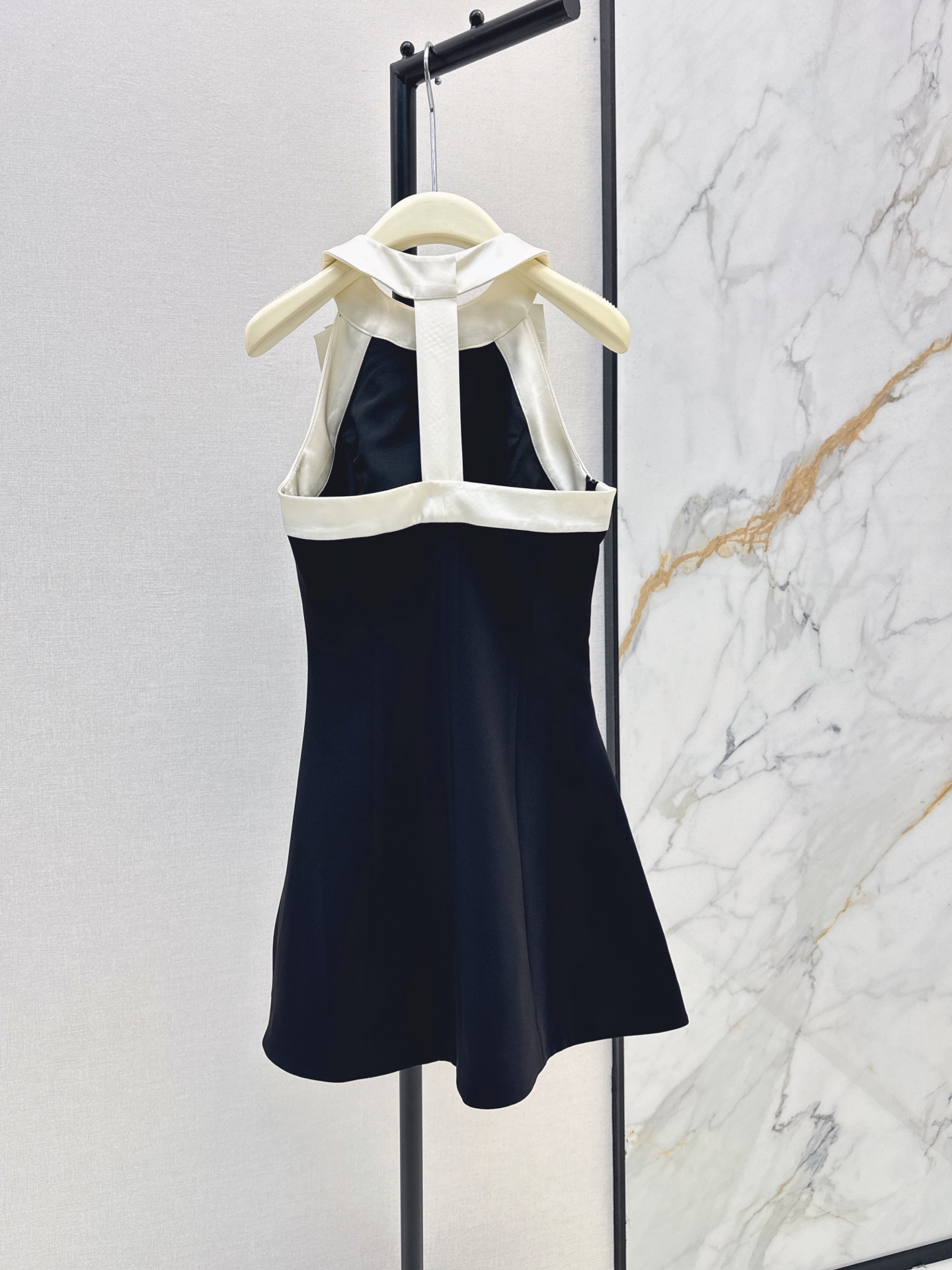 Valen 26fw halter neck dress