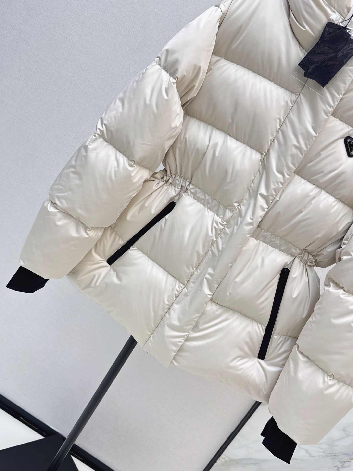 Pra 26fw hooded drawsting down jacket