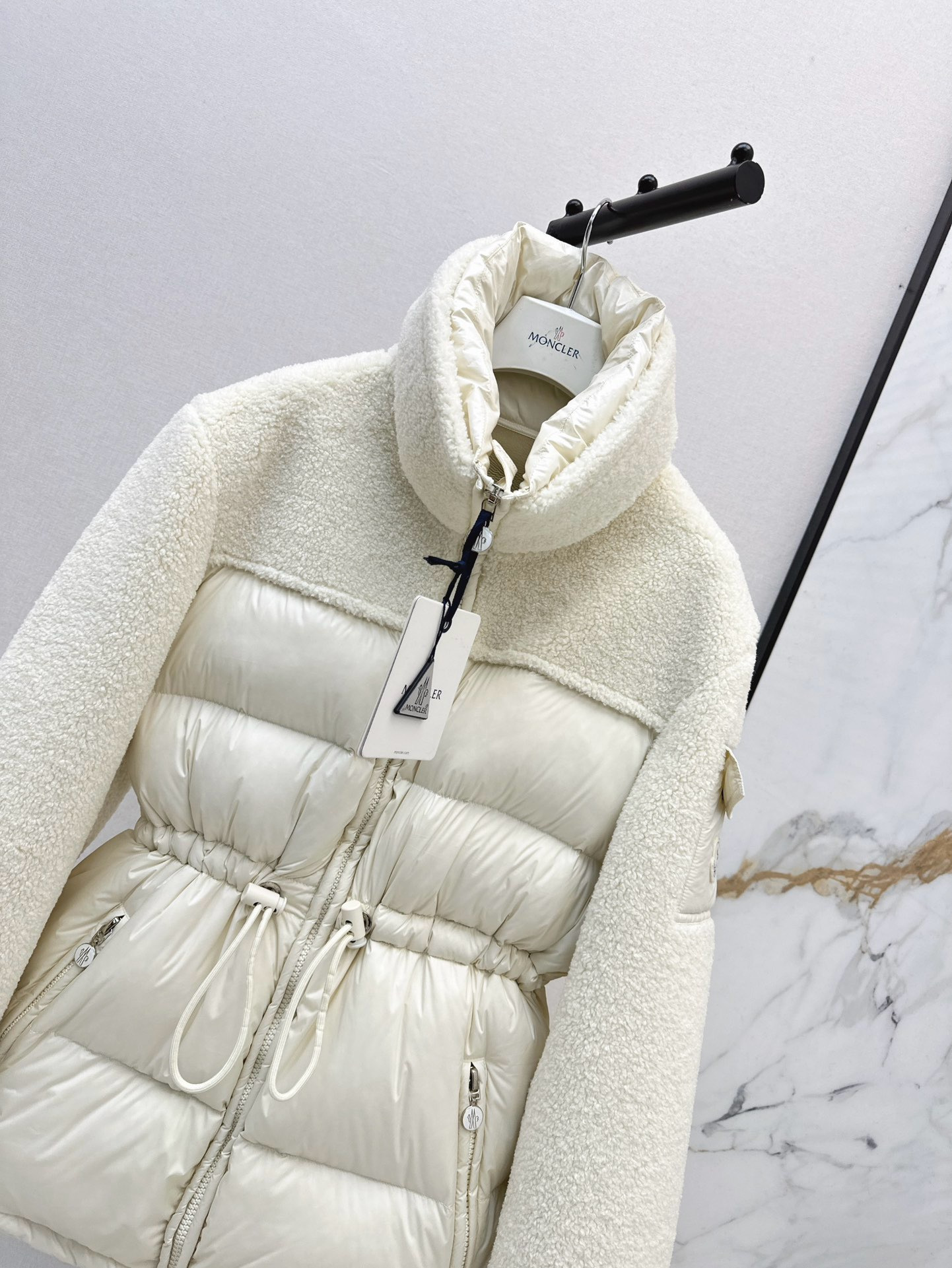Monc 26fw sherpa-panel cinched-waist puffer jacket