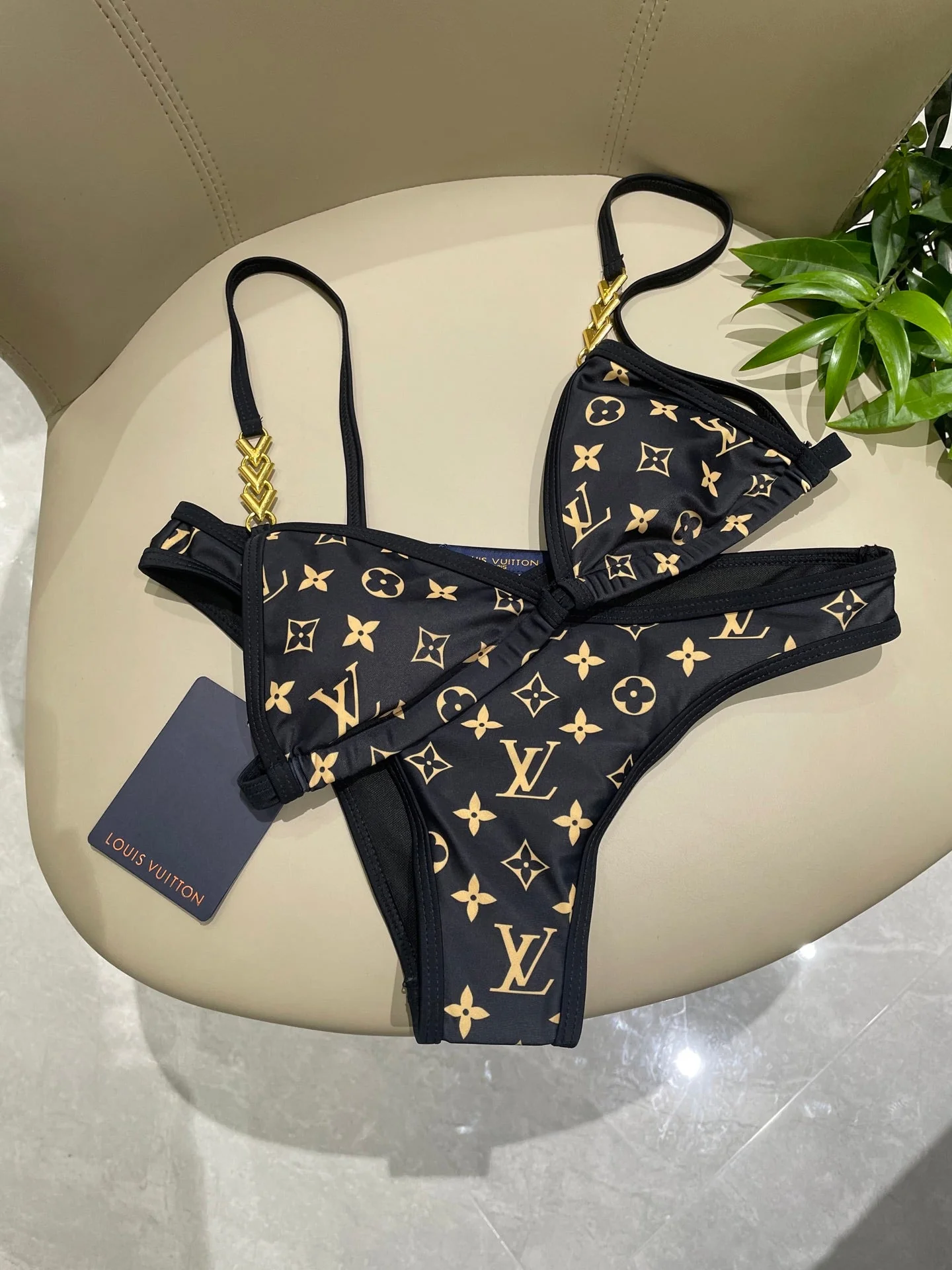 L swimsuit