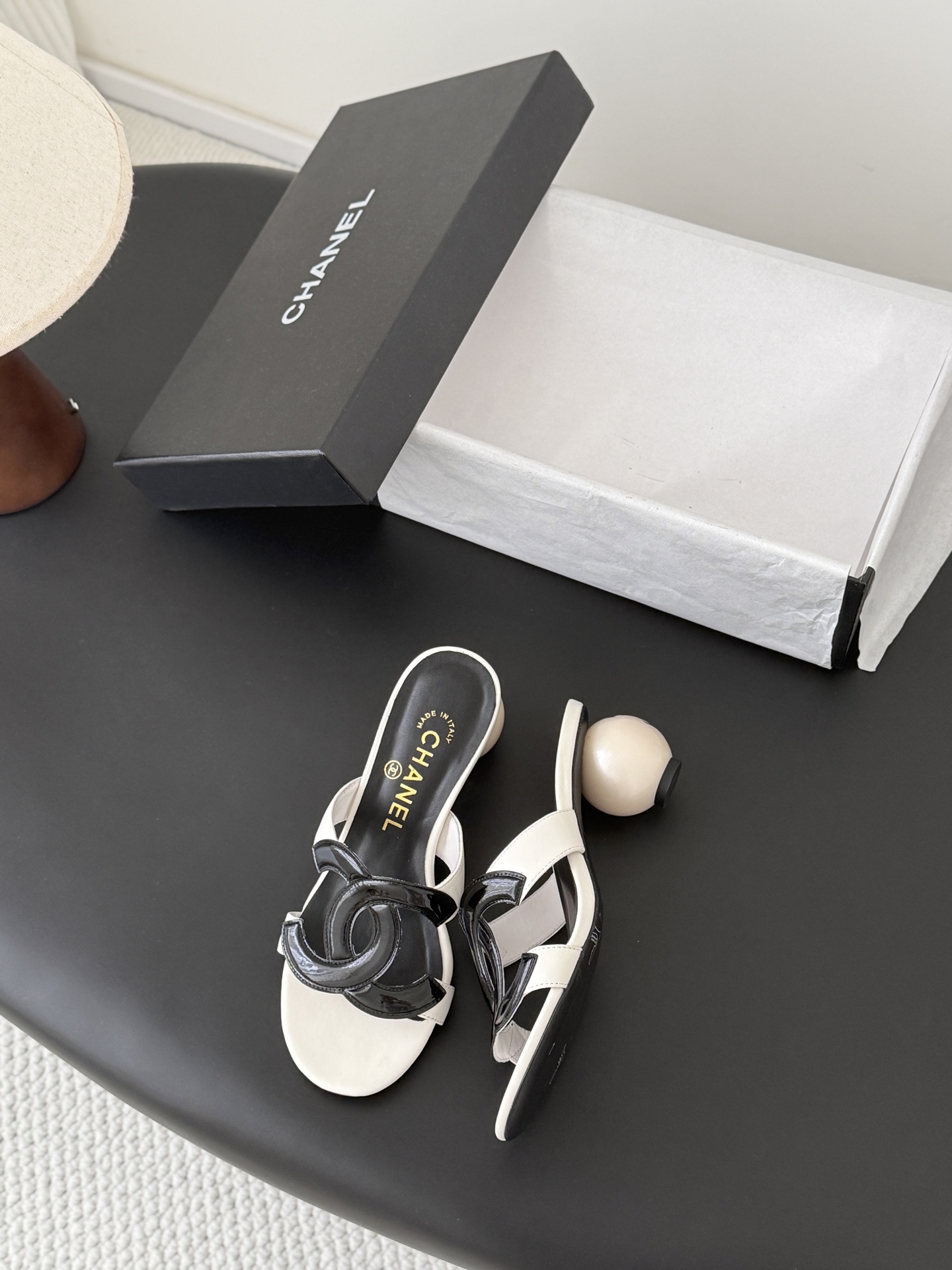 Chan 26ss chunky heel sandals