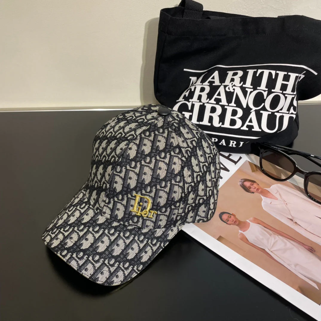 CD New embroidered baseball cap