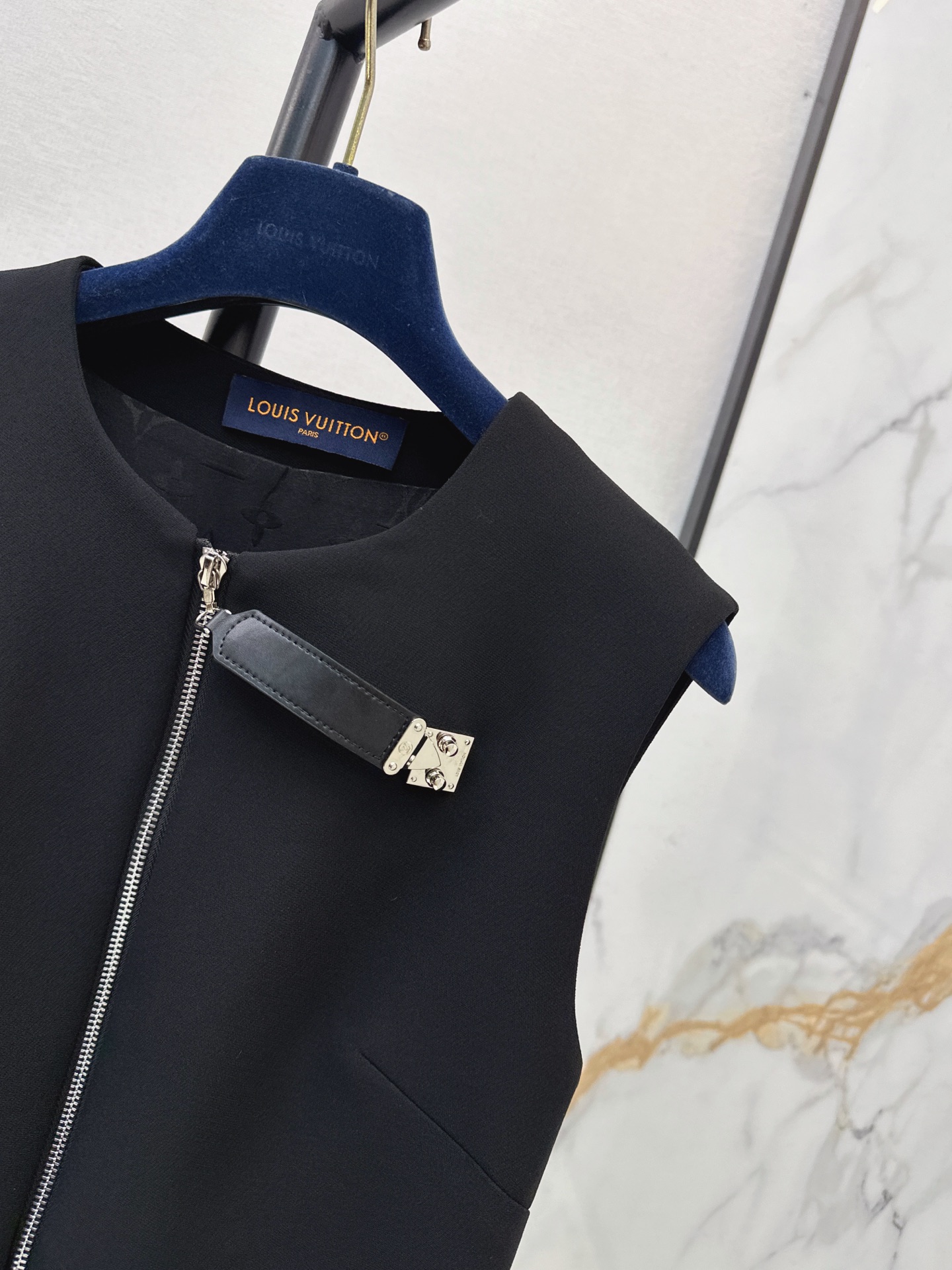 Loui 26fw sleeveless zip-up dress
