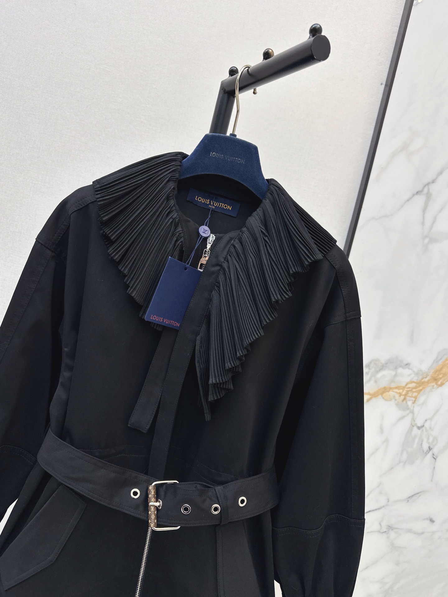 Loui 26fw cropped belted trench coats