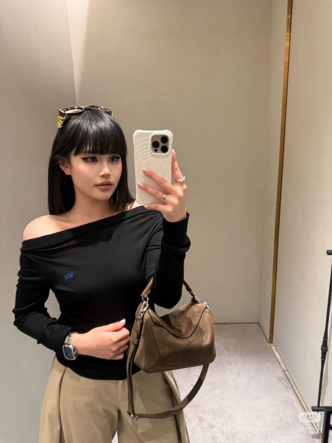 Loe 26fw off shoulder knit top