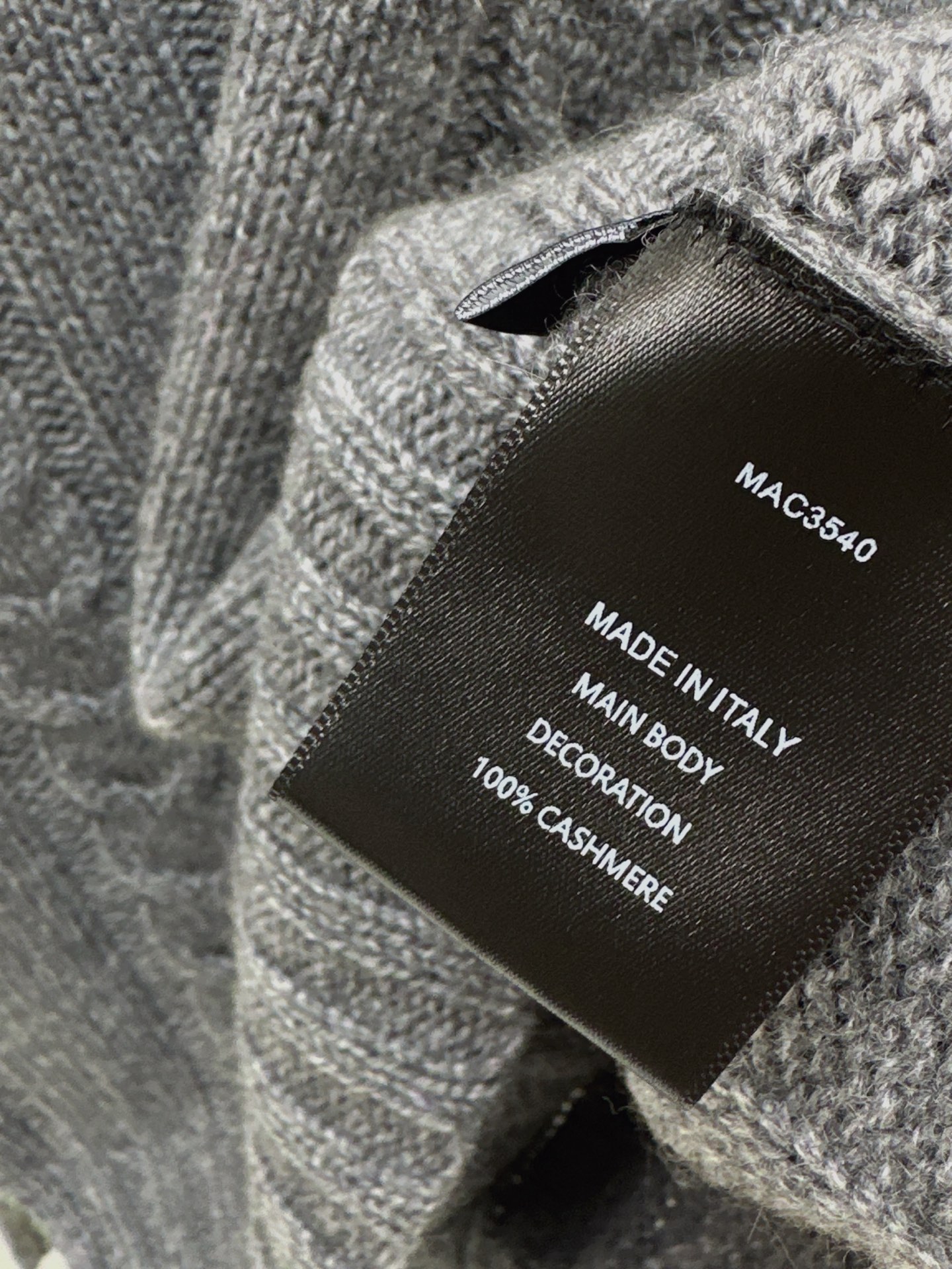 Loe 26fw cashmere sweater