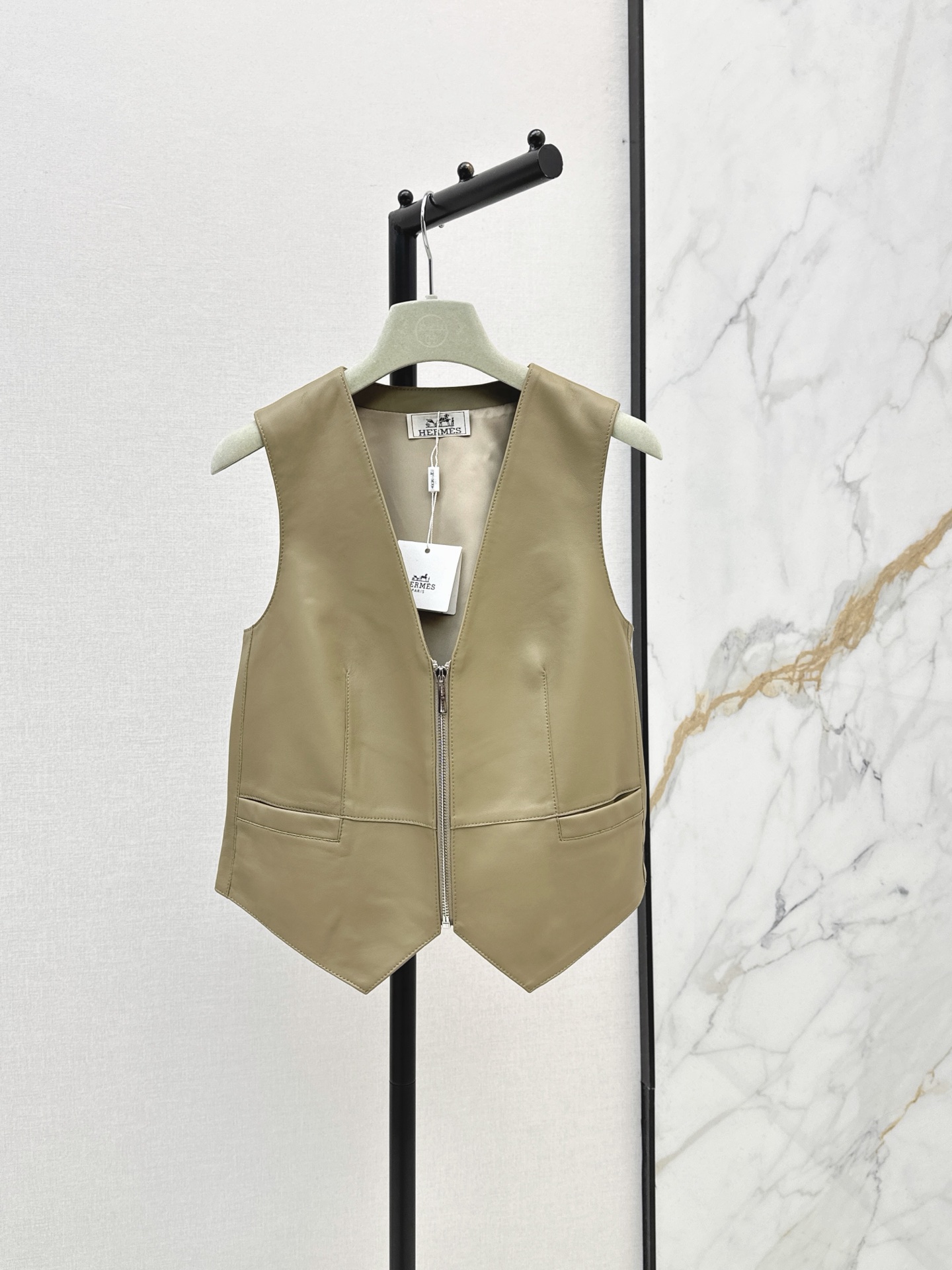 Her 26fw lether vest jacket