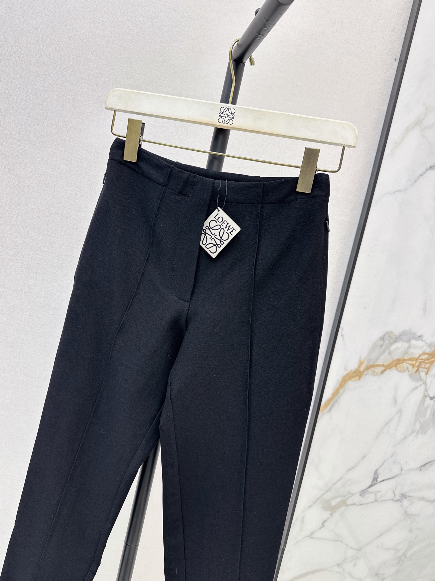 Loe 26fw stirrup pants