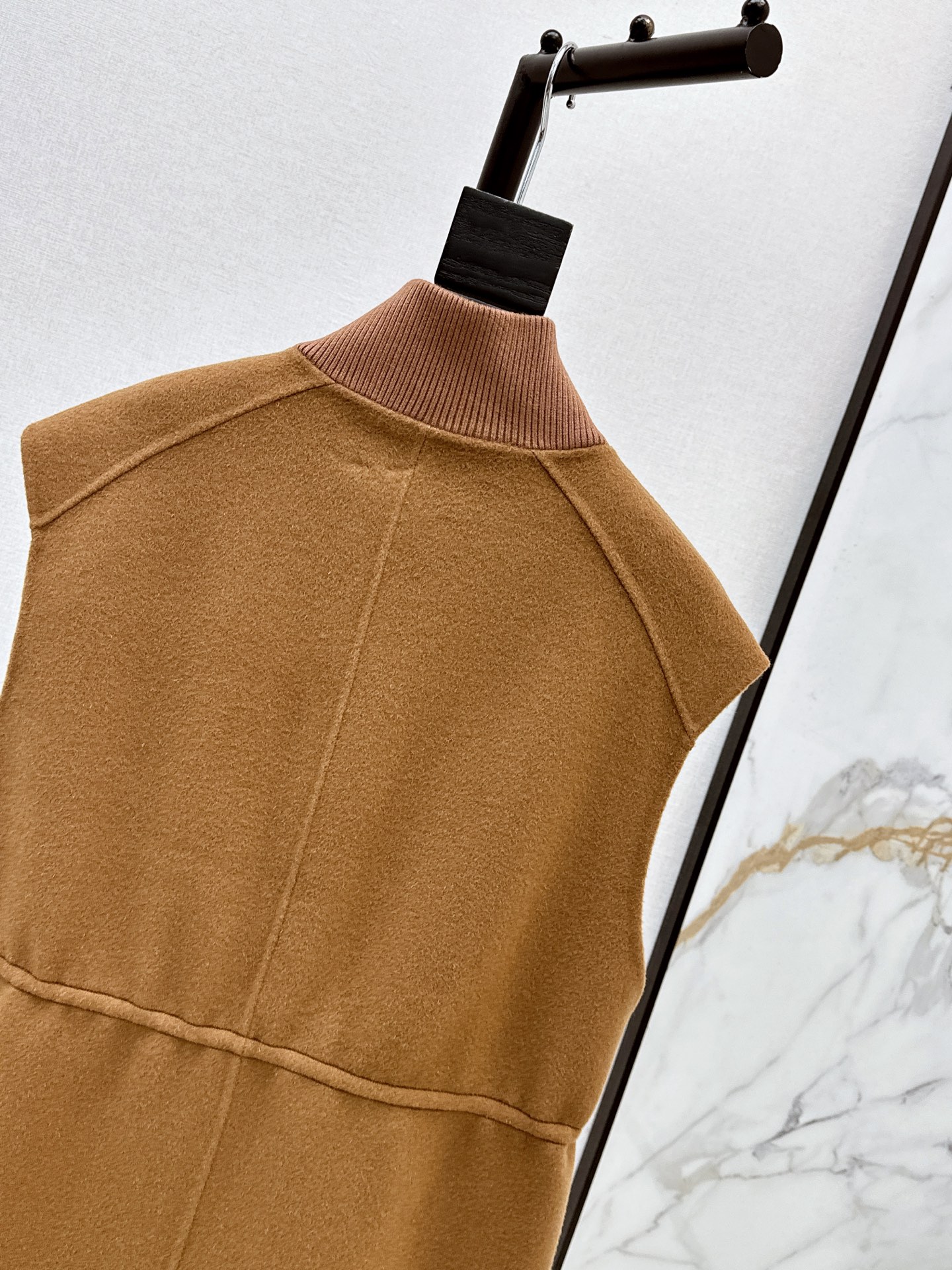 Her 26fw drawstring woolen vest