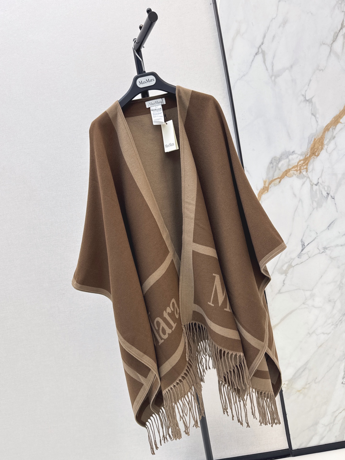 Max 26fw jacquard shawls