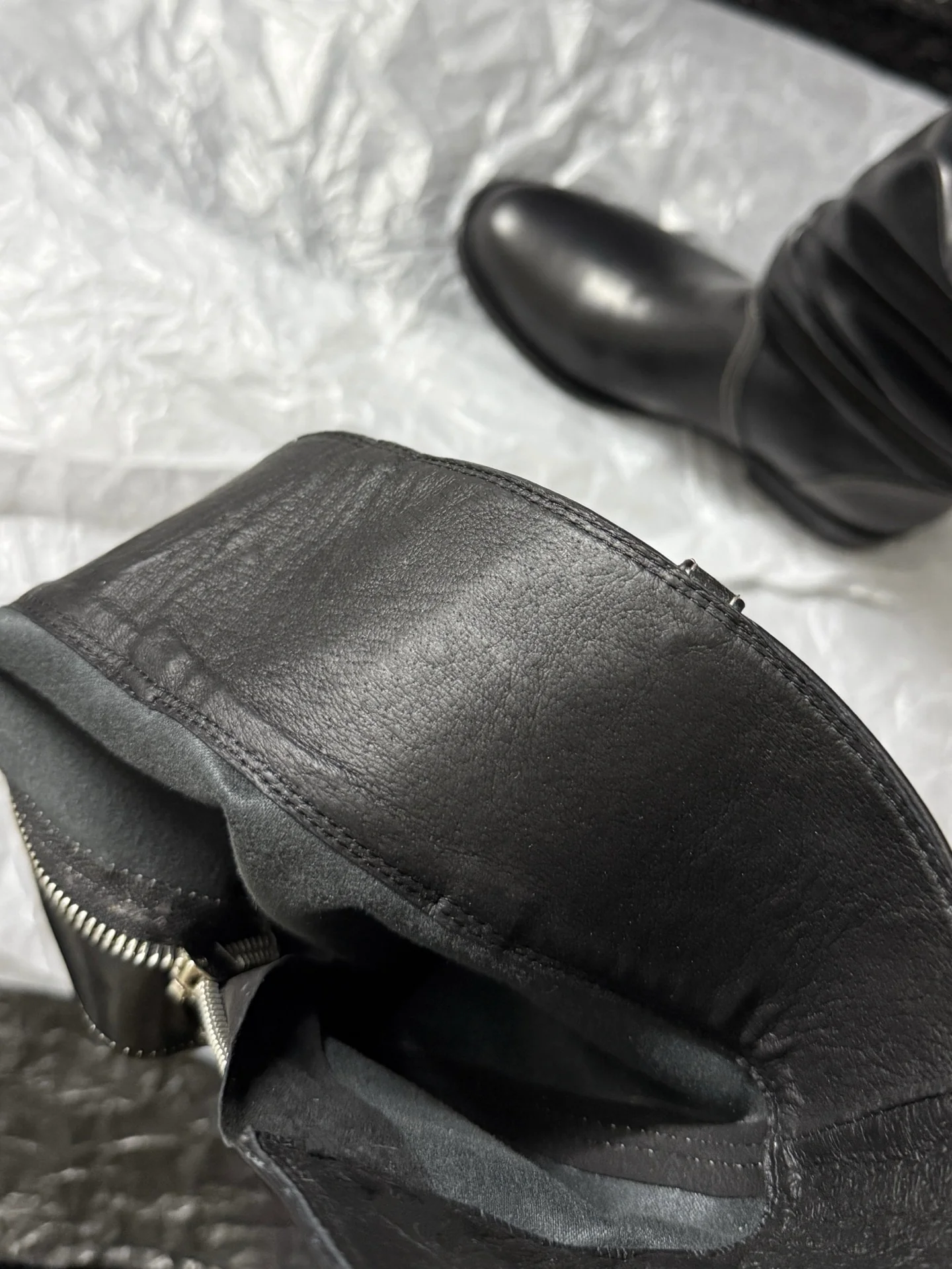 Lost 25fw slouch boots