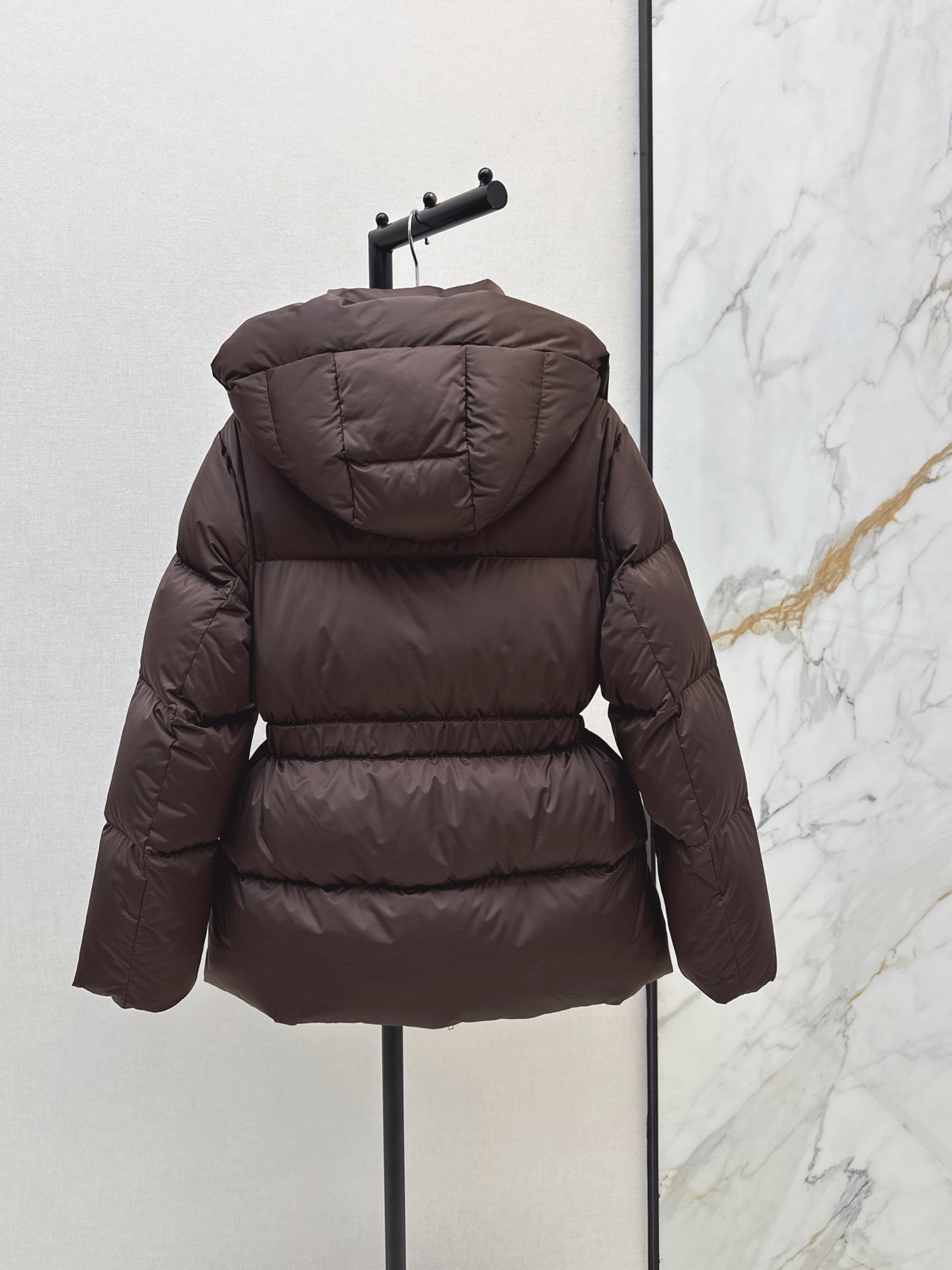 Celi 26fw hooded belted down jacket