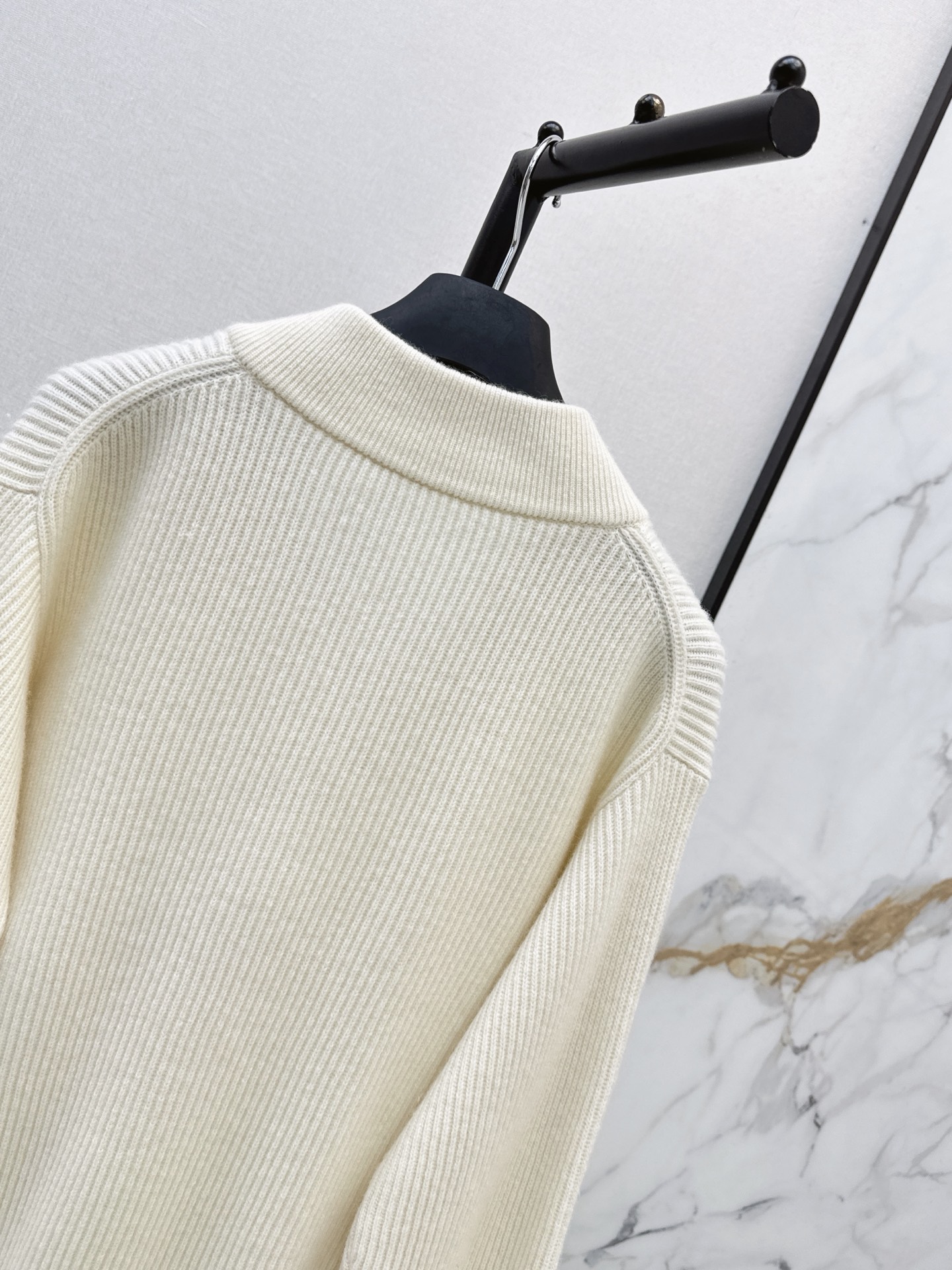 CD 26fw v-neck sweater