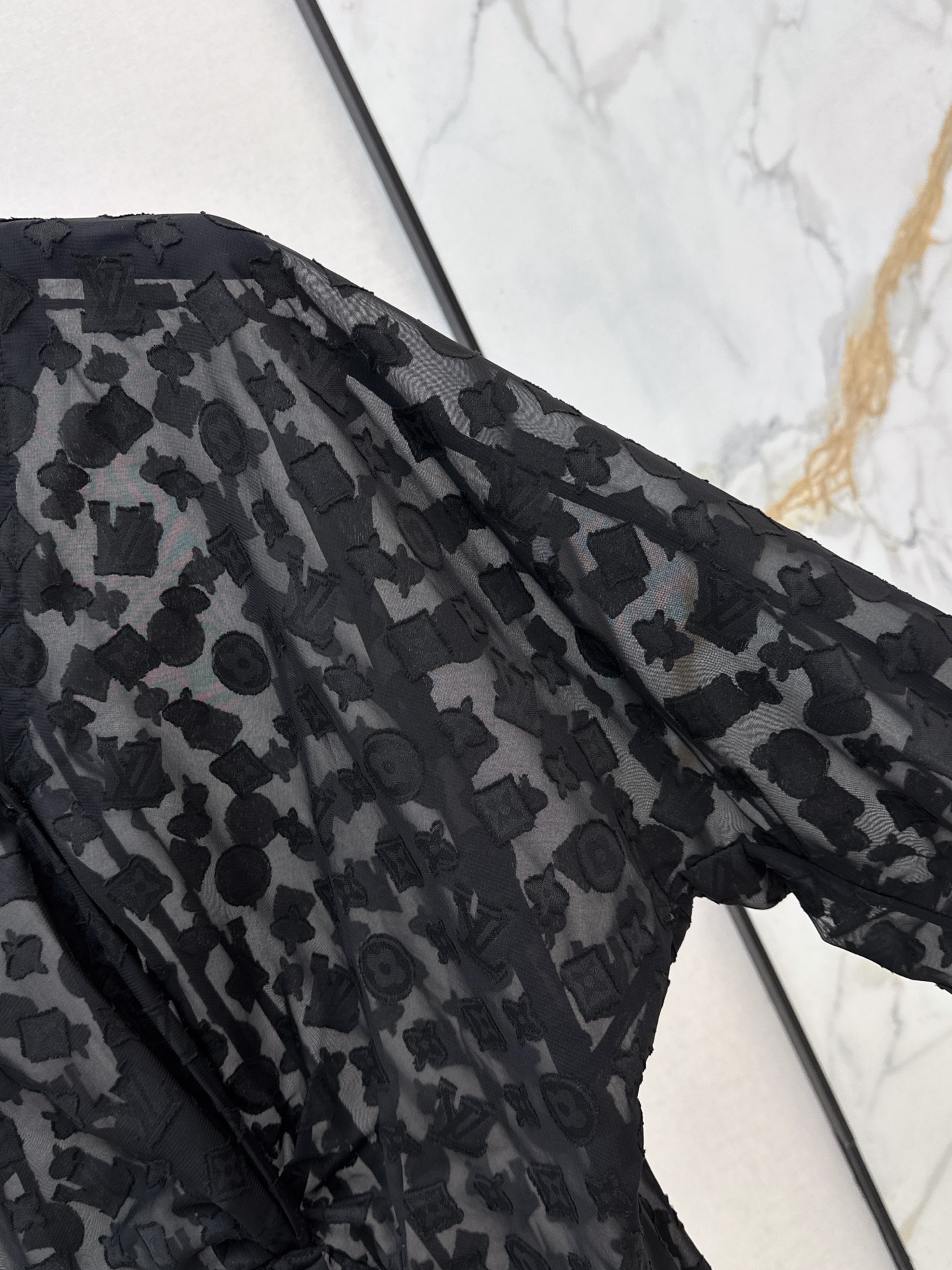 Loui 26ss v-neck shirt