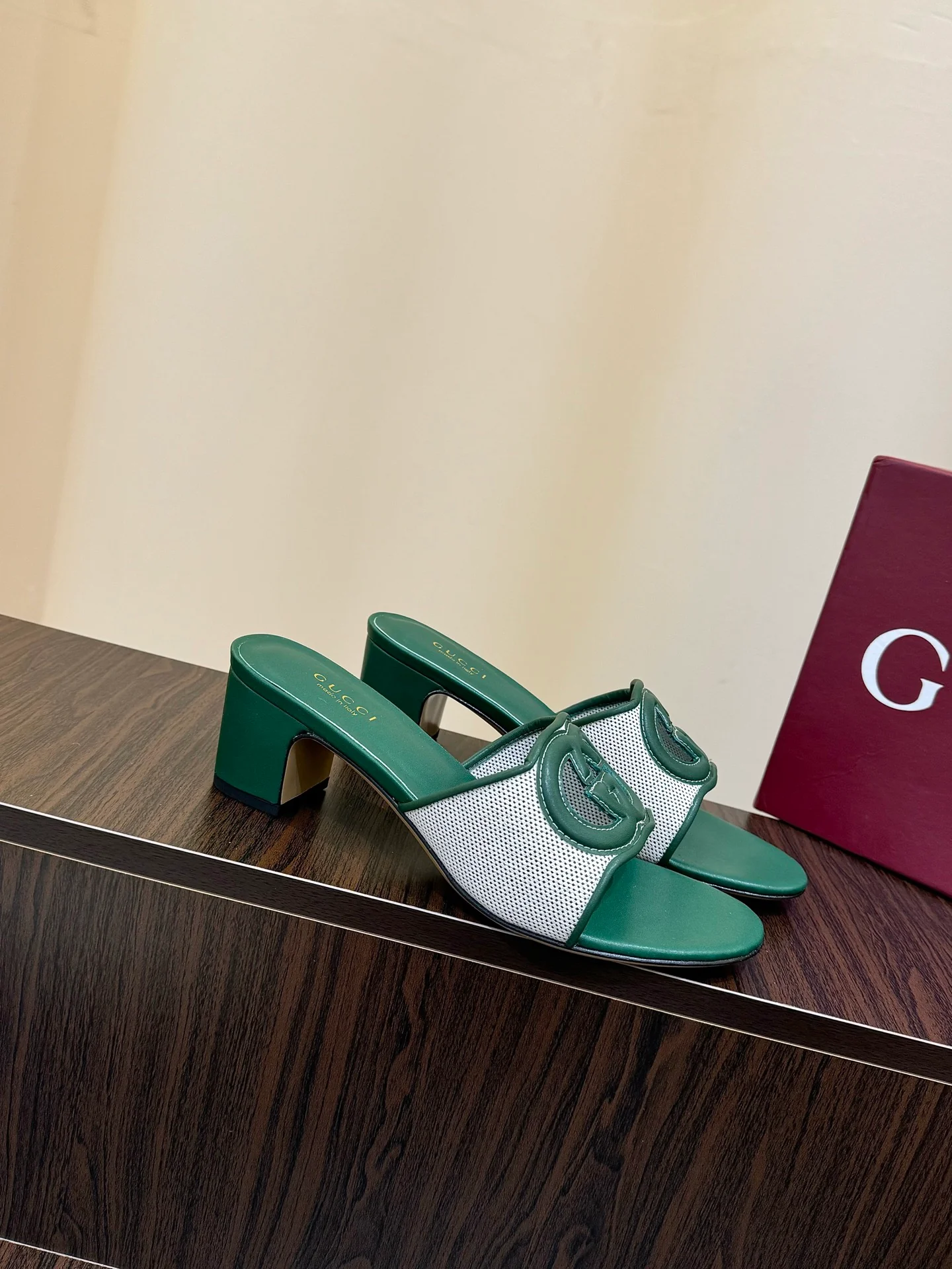 Gucc 25fw slide sandals
