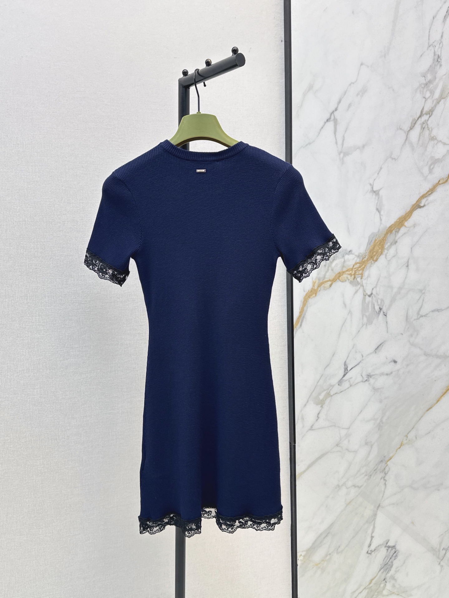 Guc 26fw lace contract knit dress