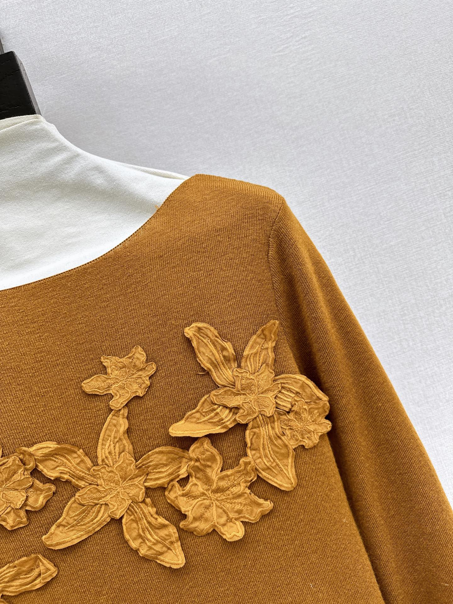 ES 26fw lace embroidery knit sweater
