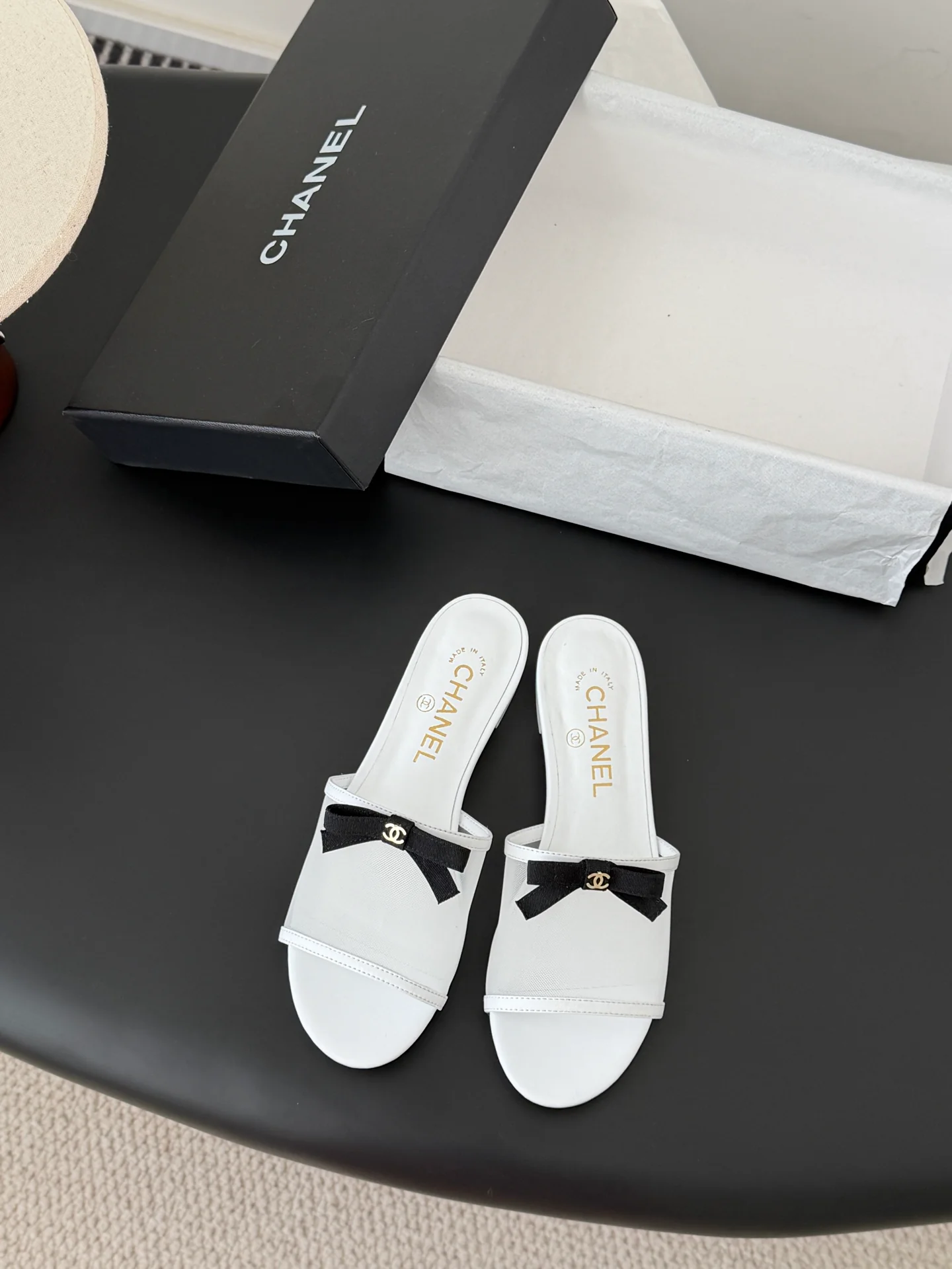 Chan 26ss bow mesh slides