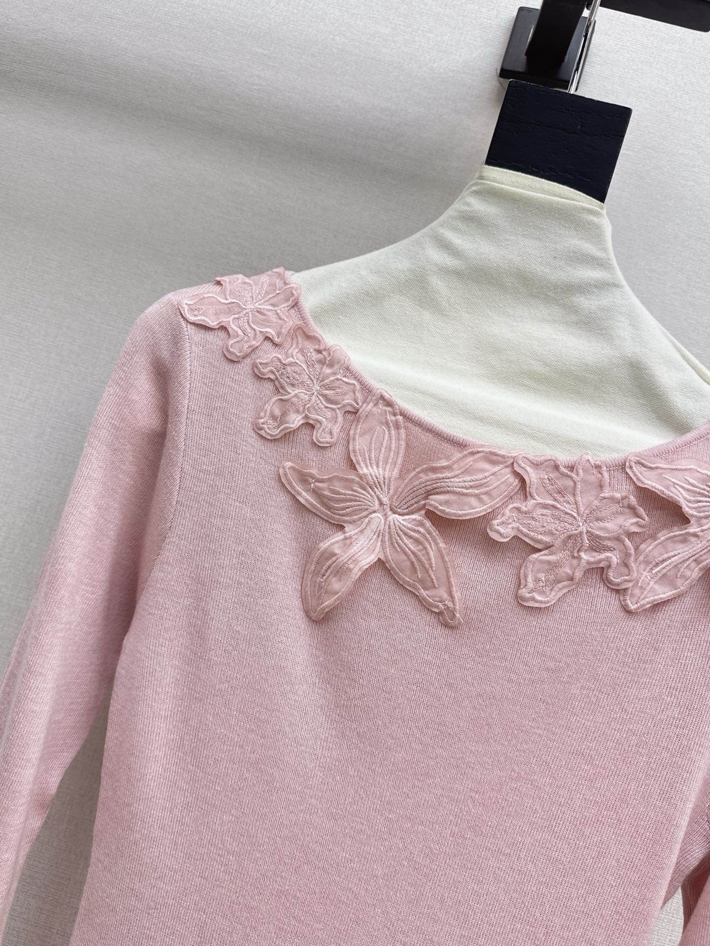 ES 26fw lace embroidery knit basic tee