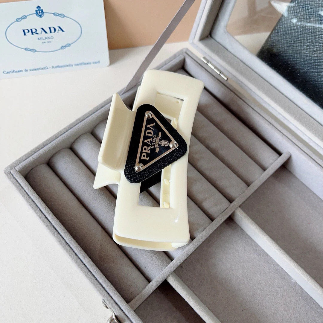 P hair clips