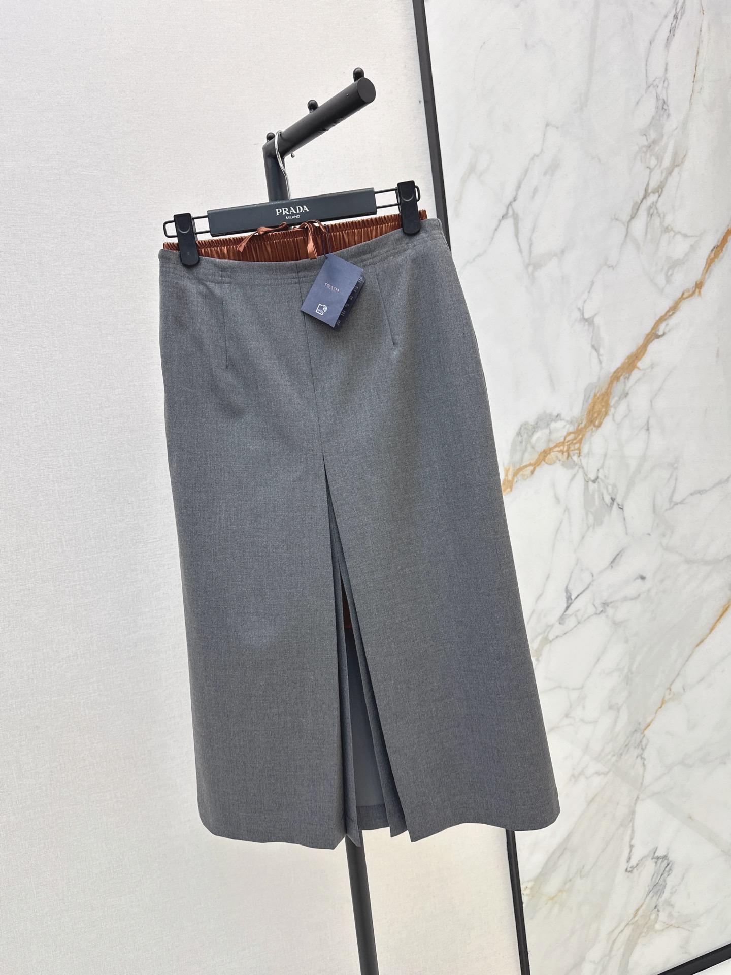 Pra 26fw front-slit A-line midi skirt