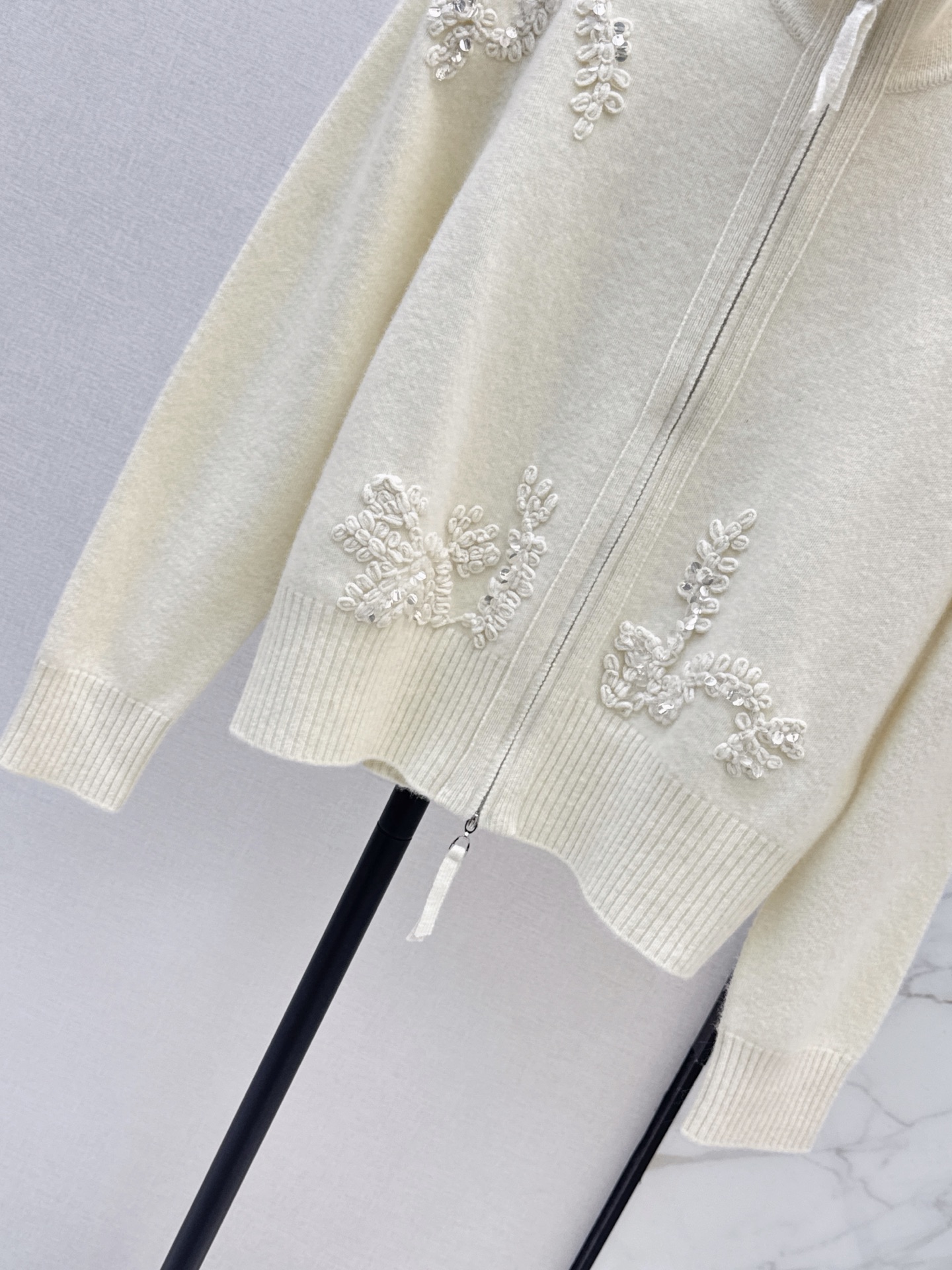 Brun 26fw embroidery zipper cardigan