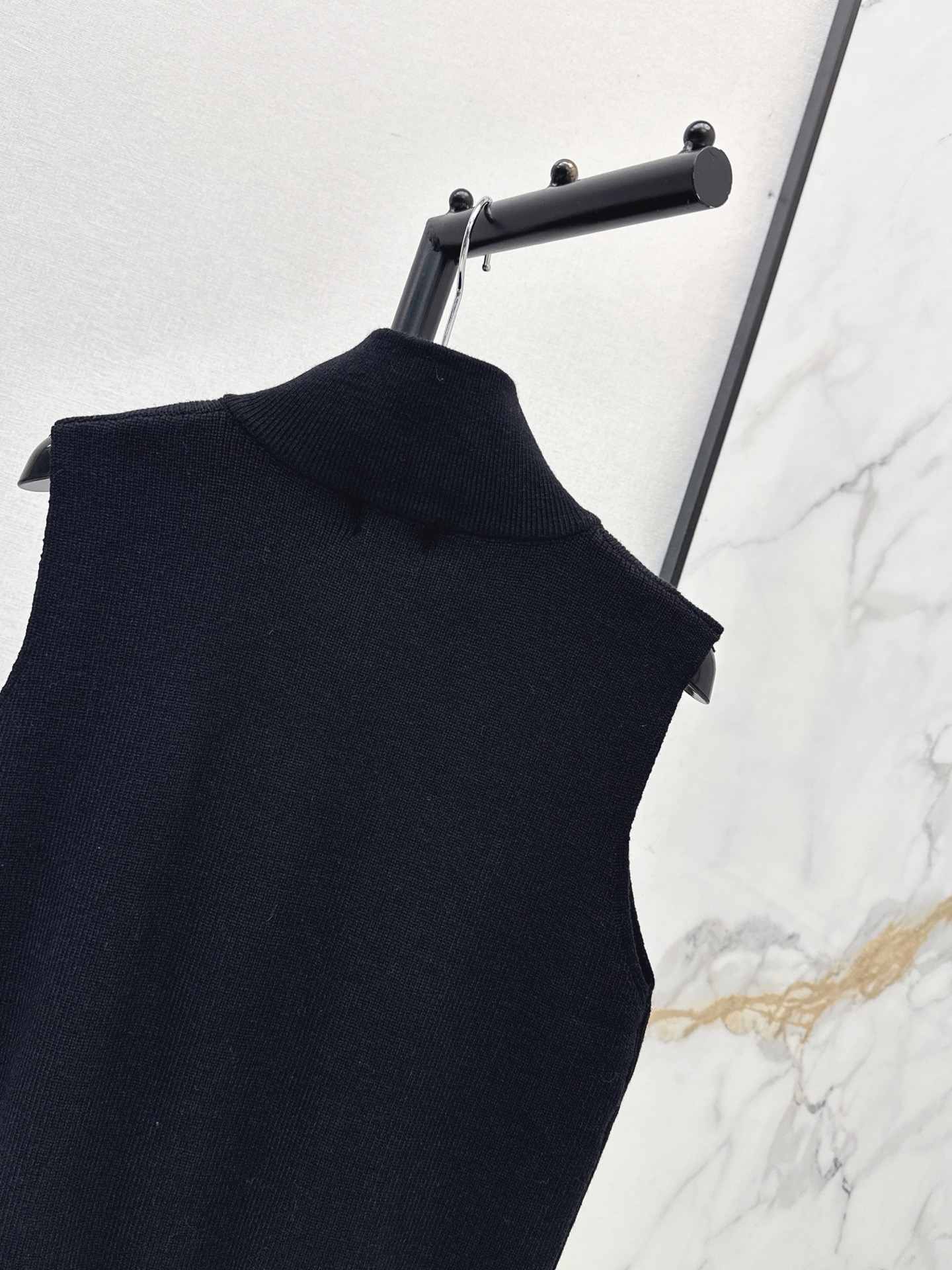 Celi 26fw knit vest