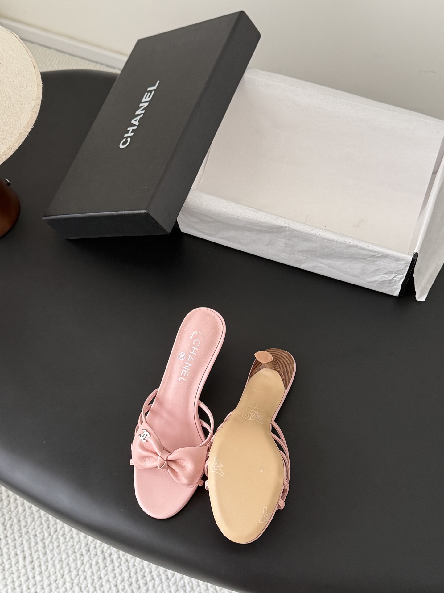 Chan 26K bow kitten slides