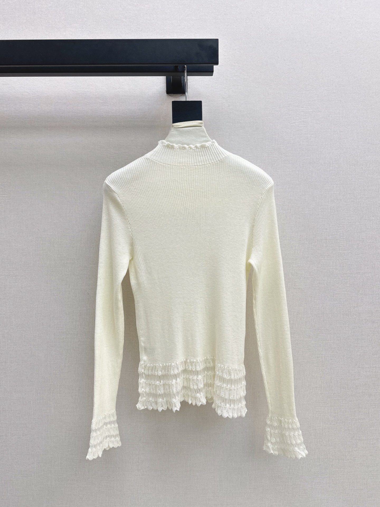 ES 26fw ruffle basic tee