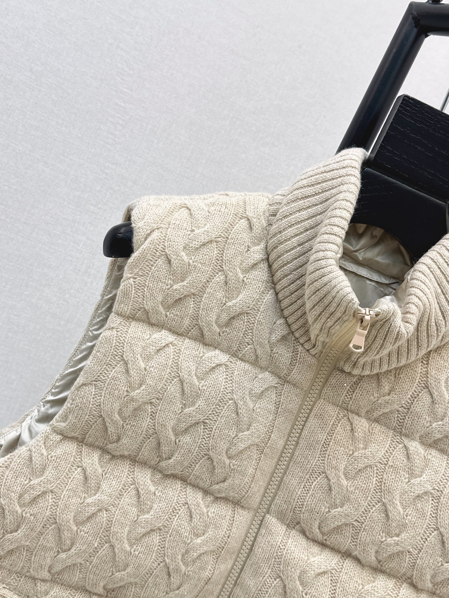 Brun 26fw knit contract down vest