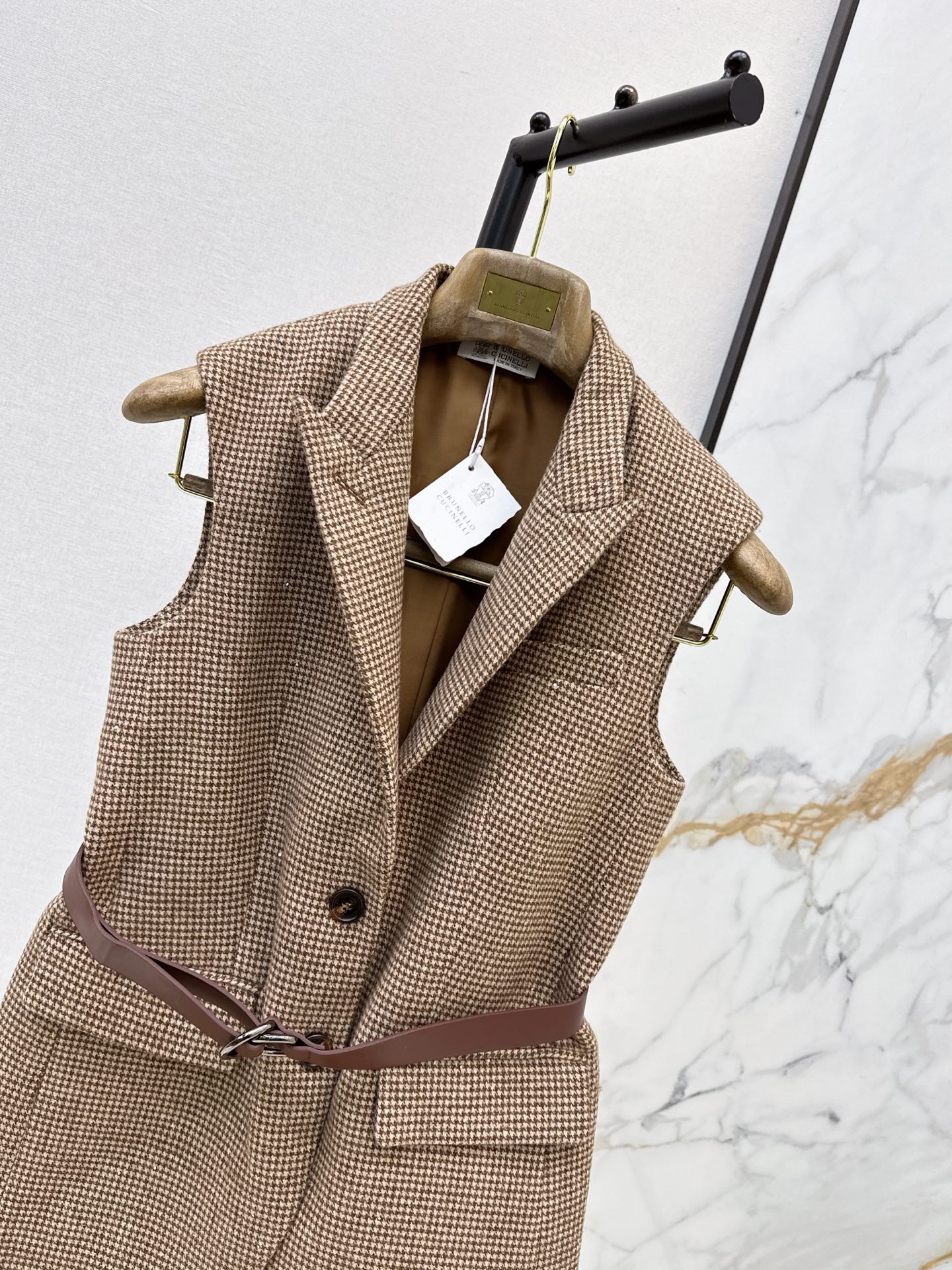 Brun 26fw belted houndstooth vest