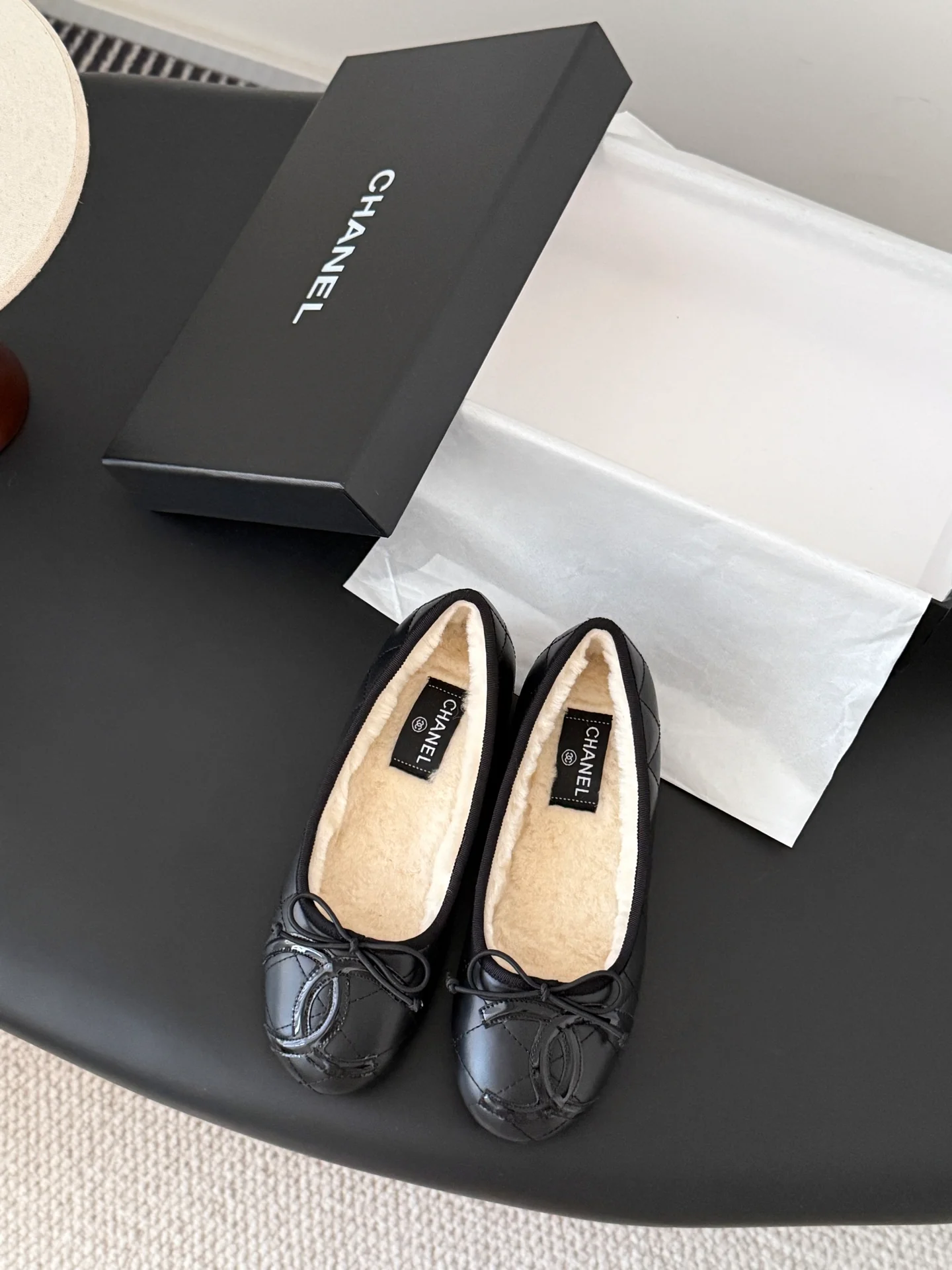 Chan 25fw fleece lined flats
