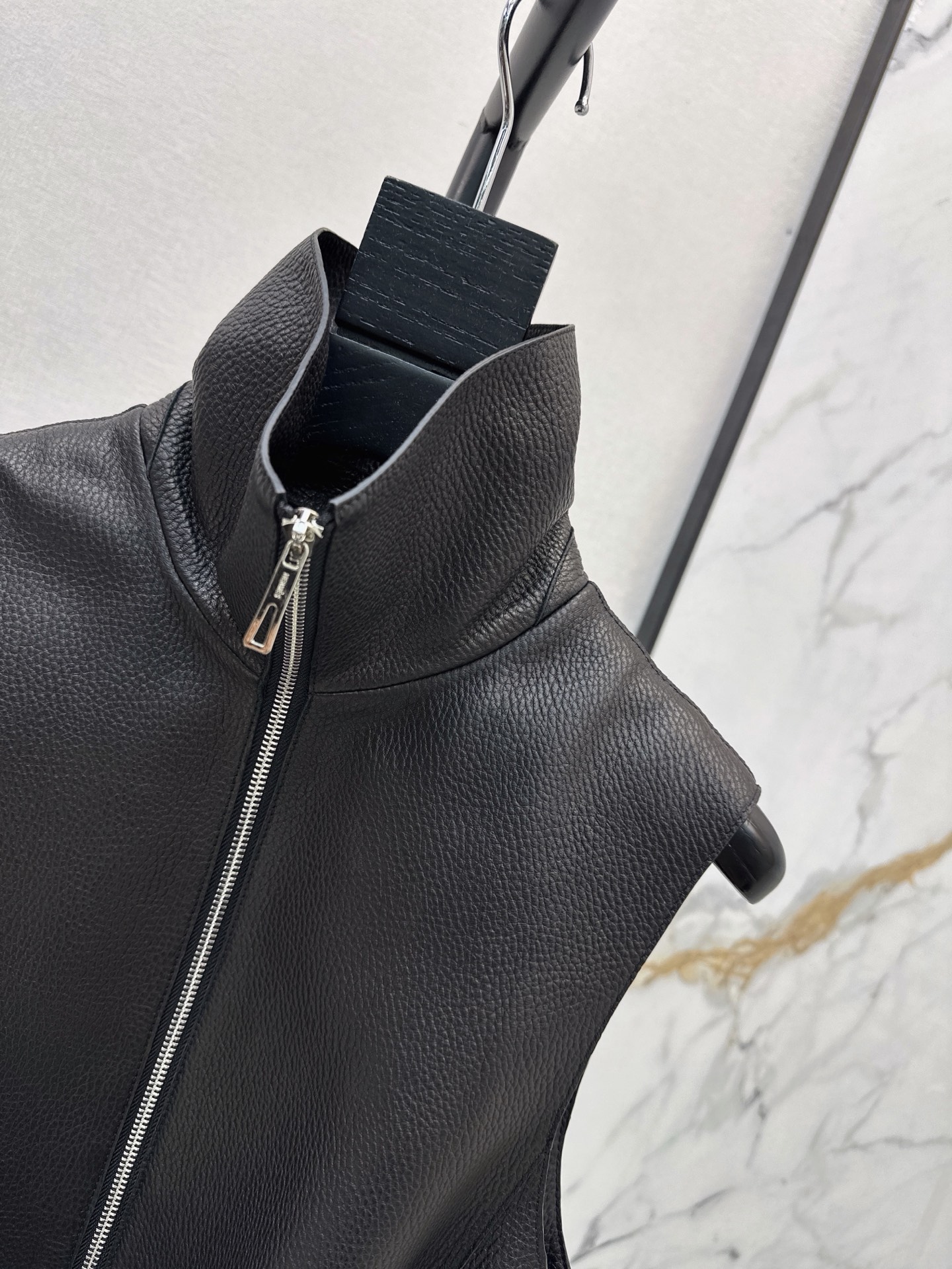 Her 26fw belted leather vest jacket