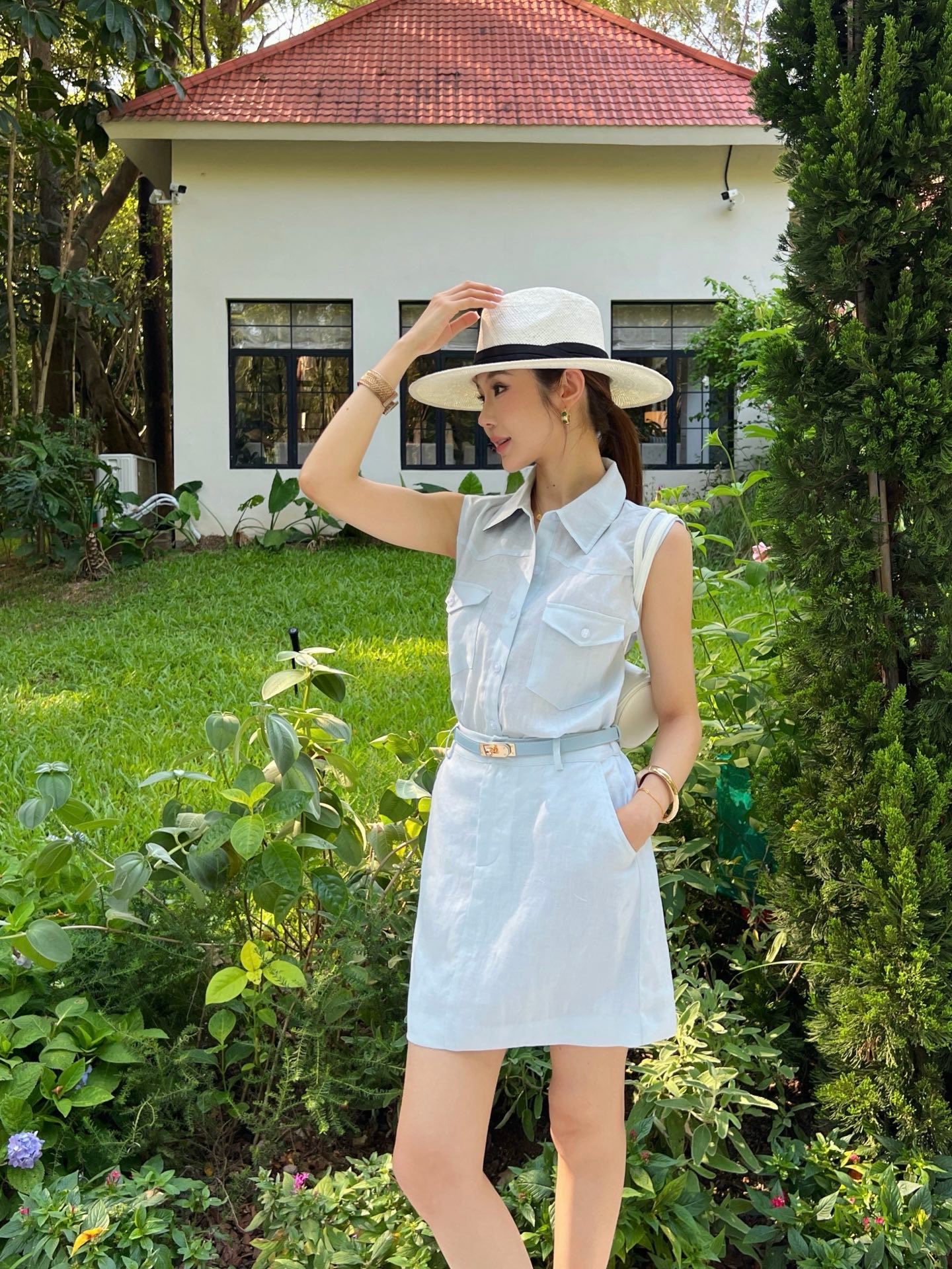 Her 26ss sleeveless linen shirt
