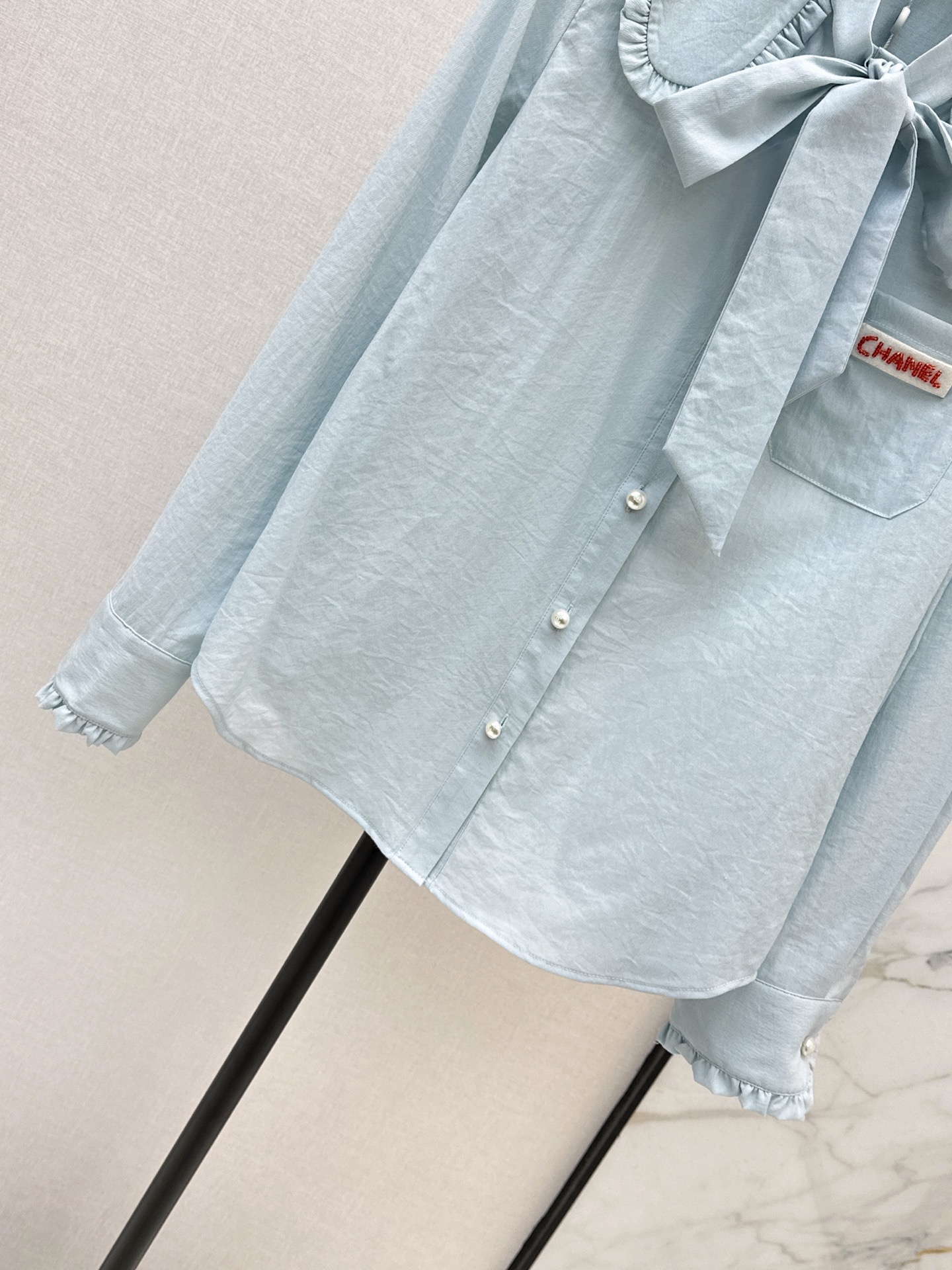Chan 26fw ruffle ribbon shirt