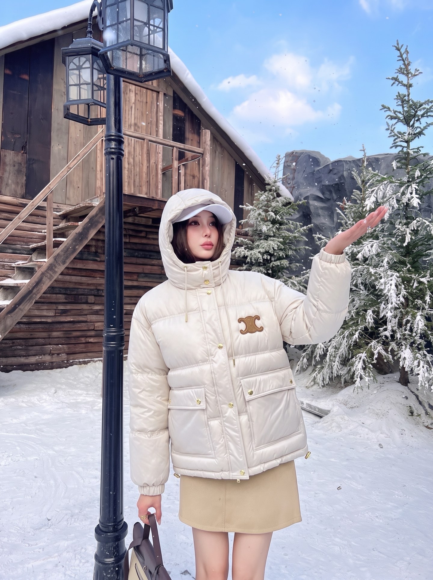 Celi 26fw hooded down jacket