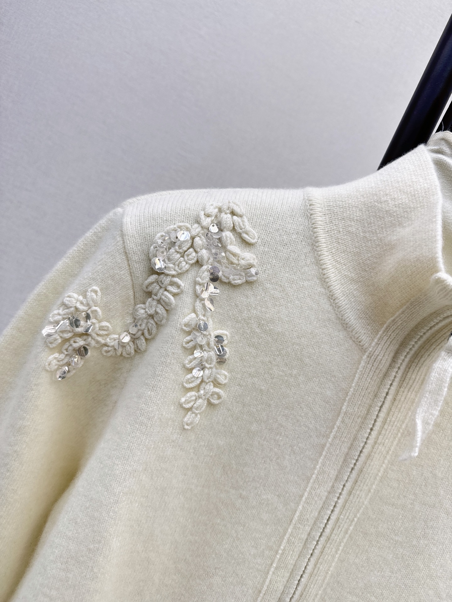 Brun 26fw embroidery zipper cardigan