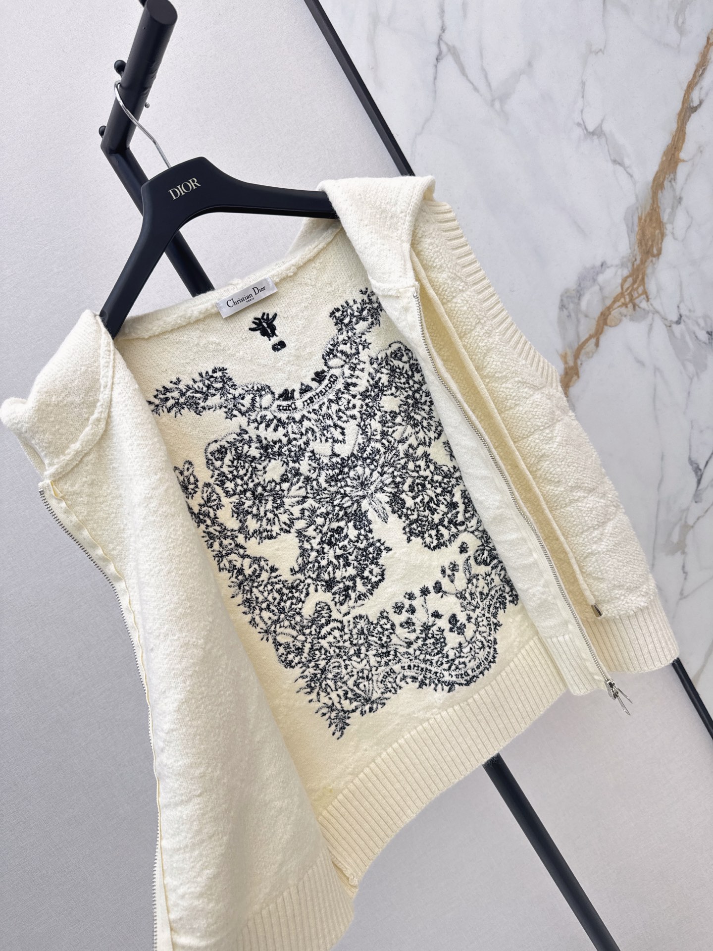 CD 26fw embroidery hooded vest